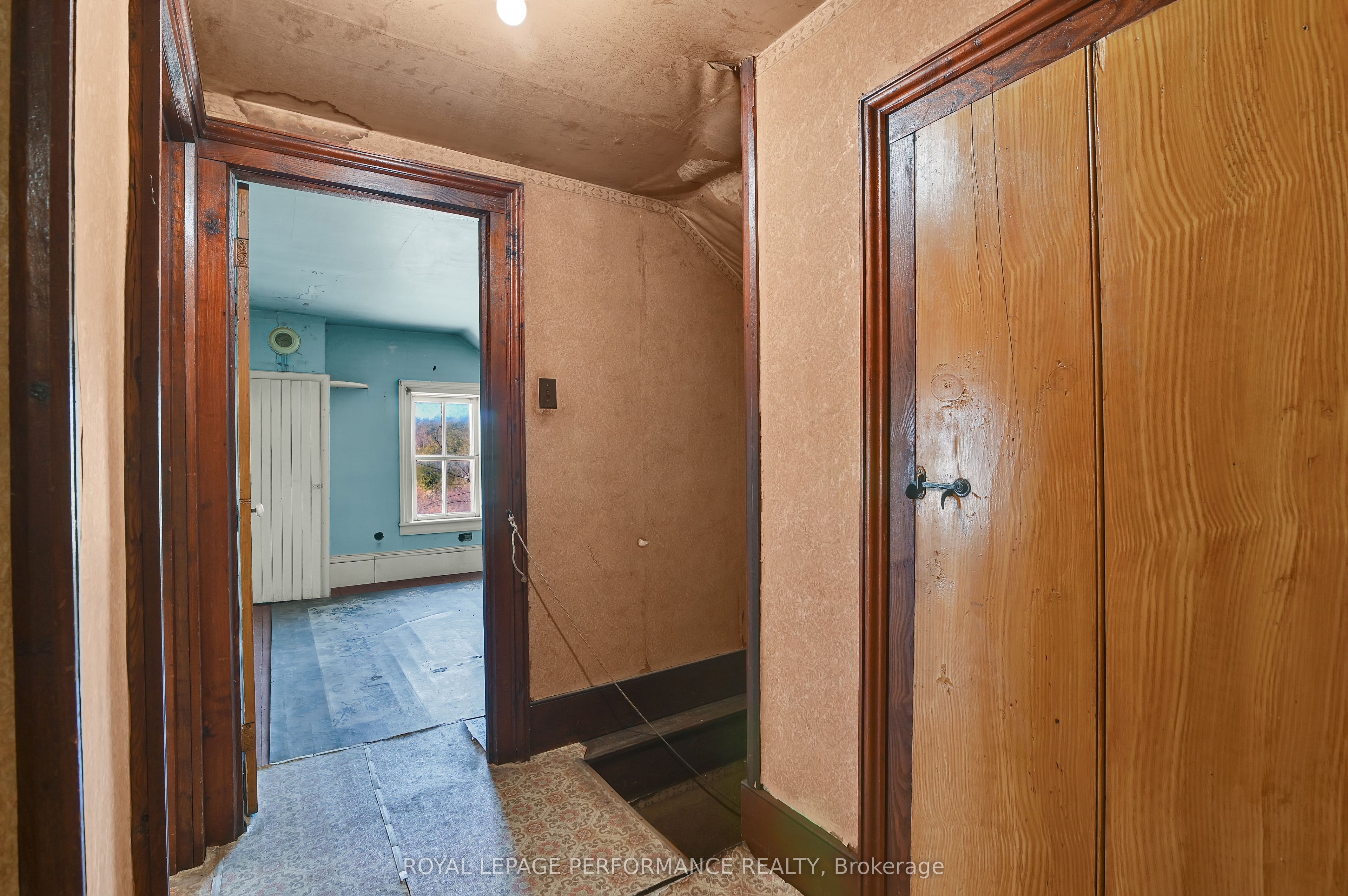 2421 Buckwheat Road W Property Photo 17