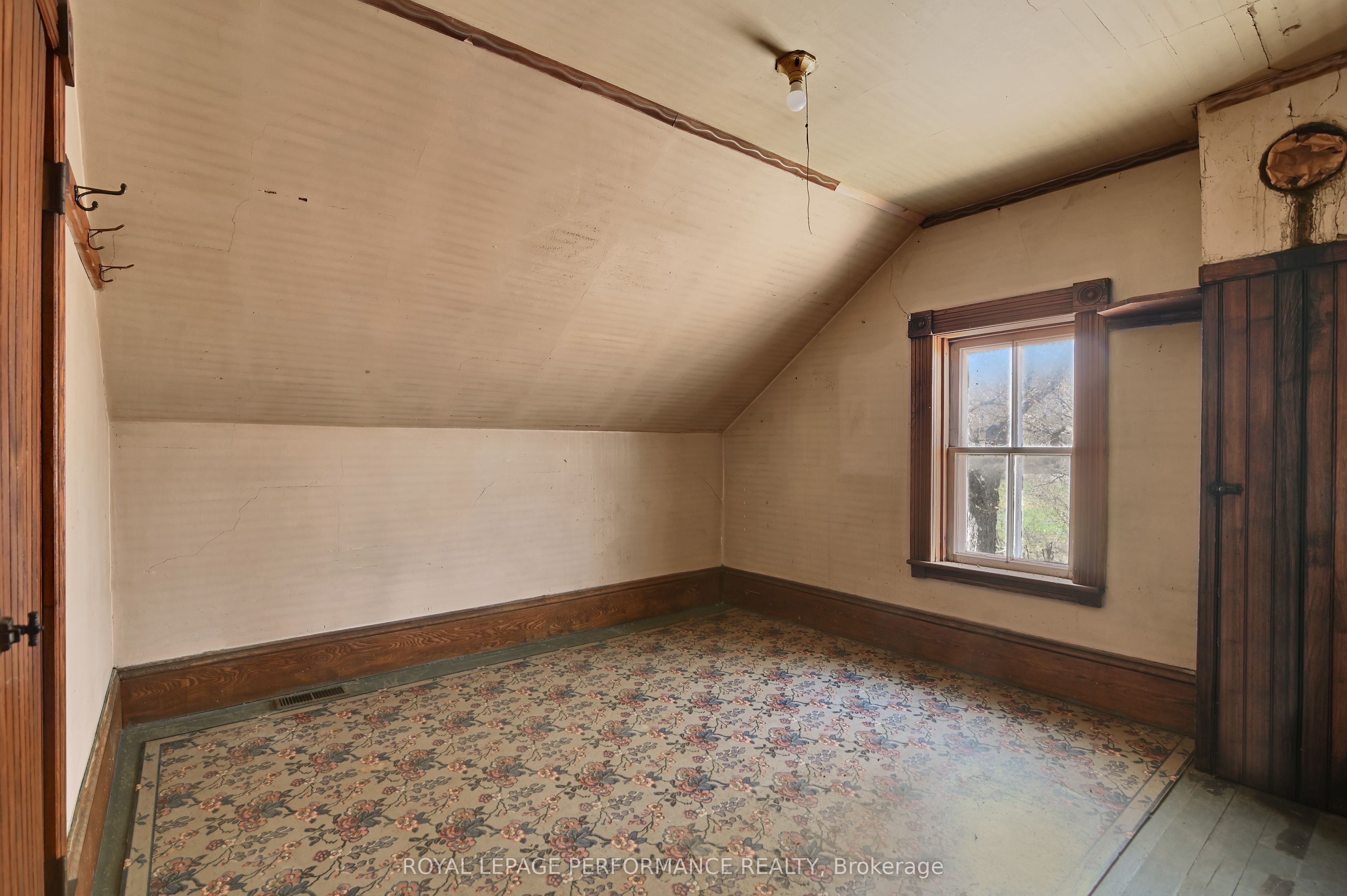 2421 Buckwheat Road W Property Photo 18