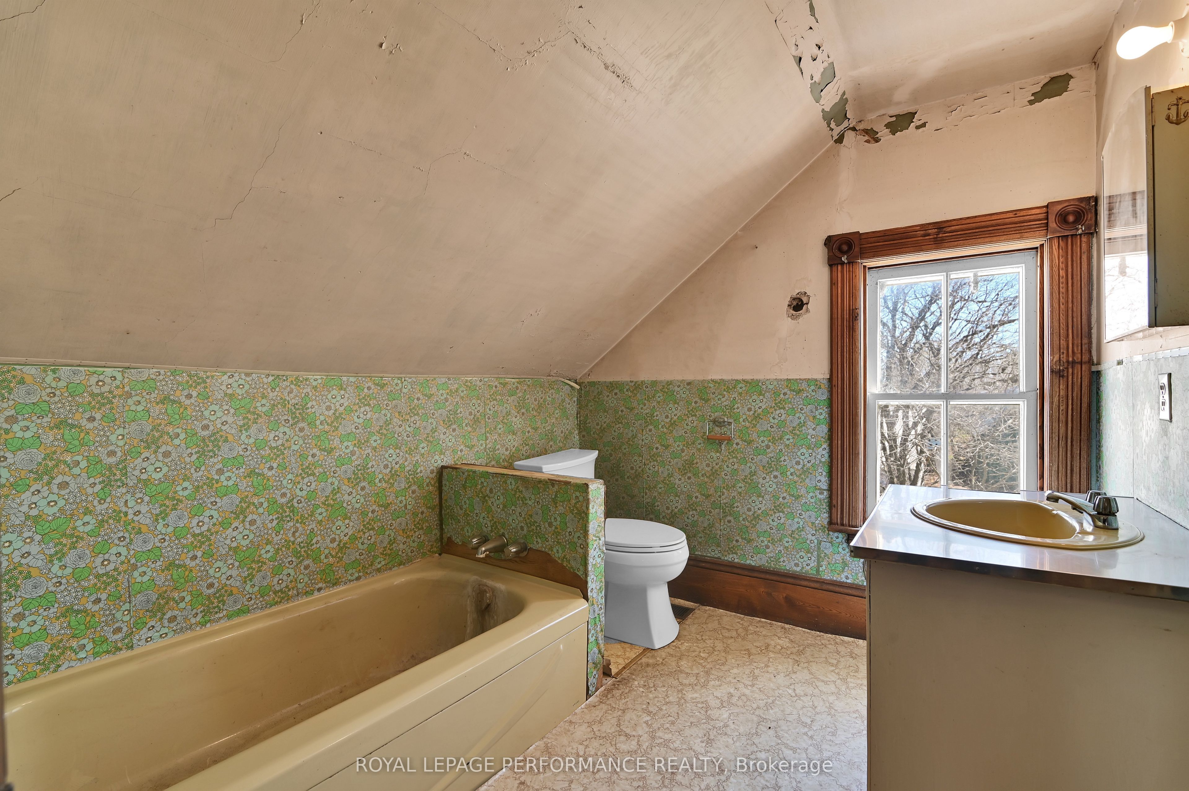 2421 Buckwheat Road W Property Photo 22