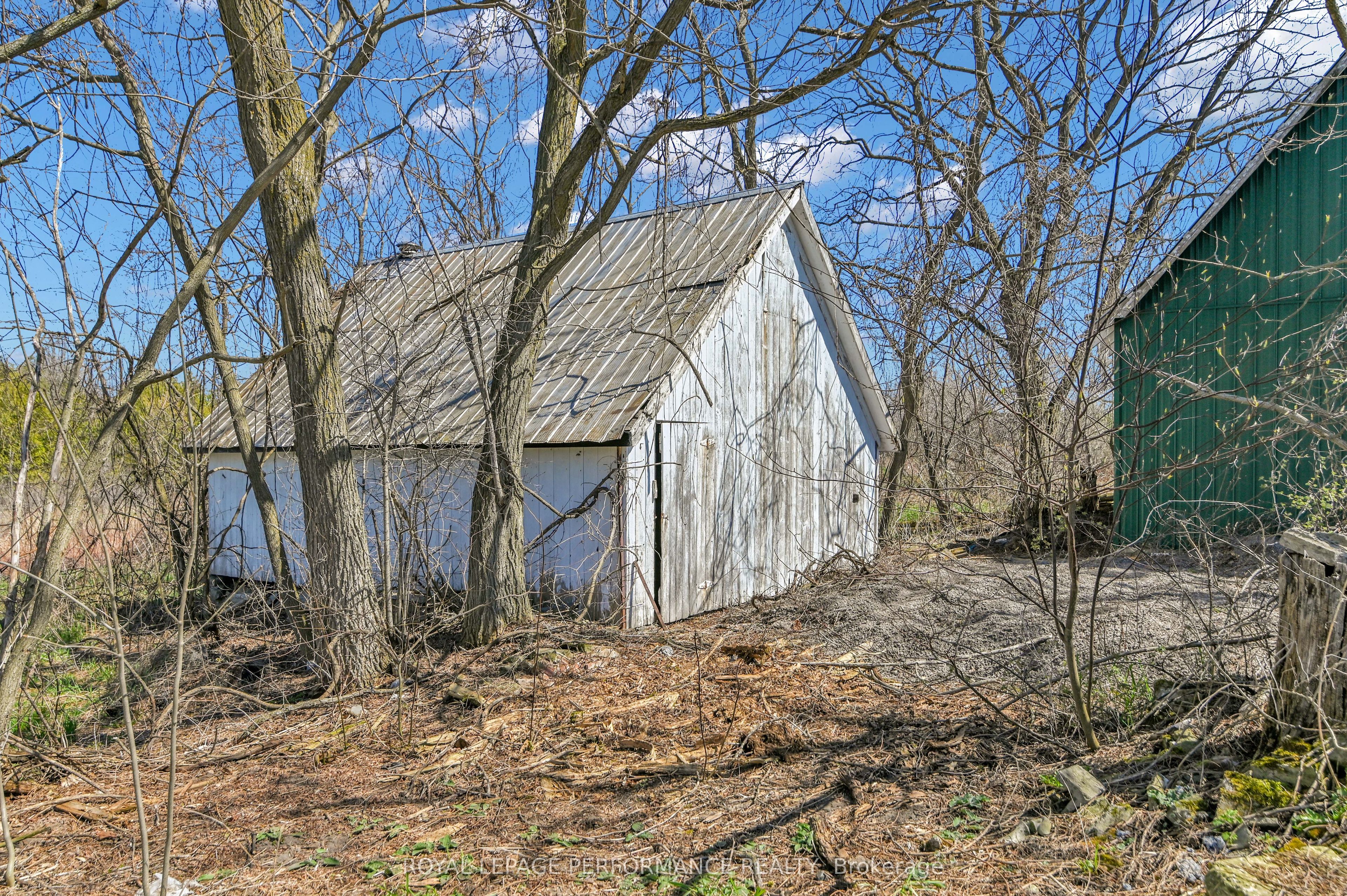 2421 Buckwheat Road W Property Photo 24