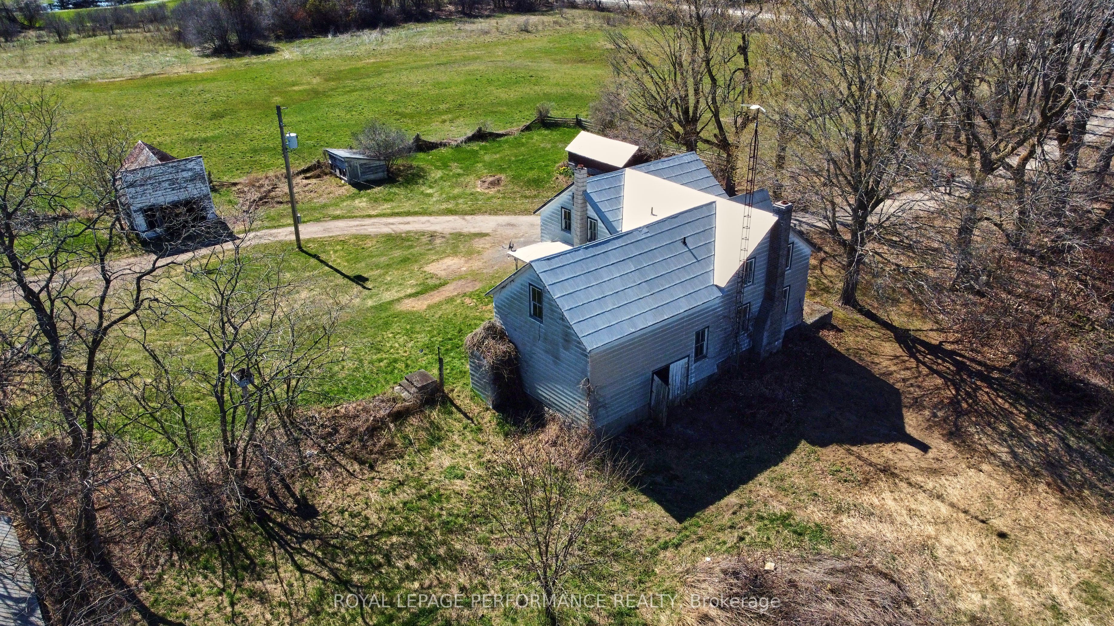 2421 Buckwheat Road W Property Photo 41