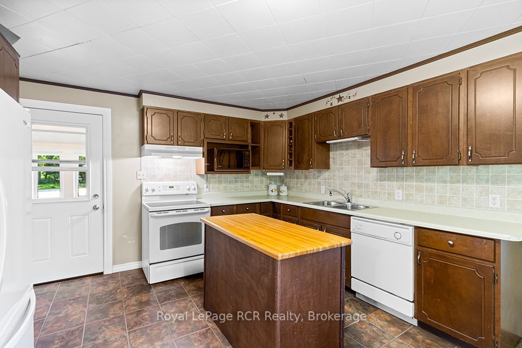 680210 30 Side Road Property Photo 7