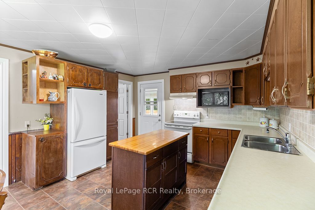 680210 30 Side Road Property Photo 8