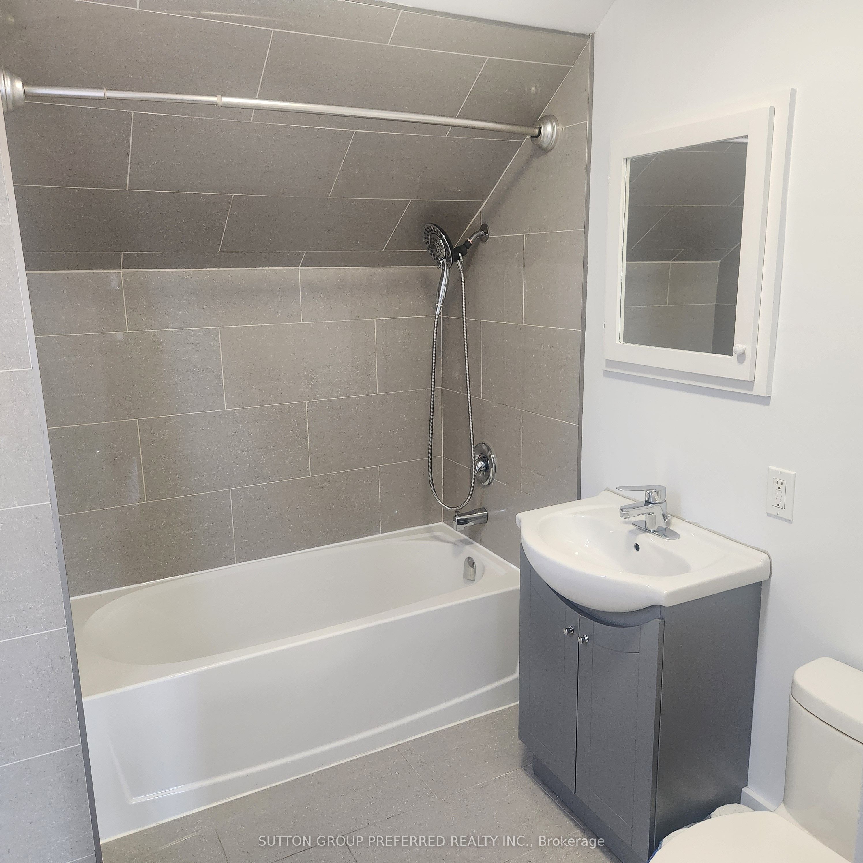312 Wharncliffe Road S Upper Unit Property Photo 4