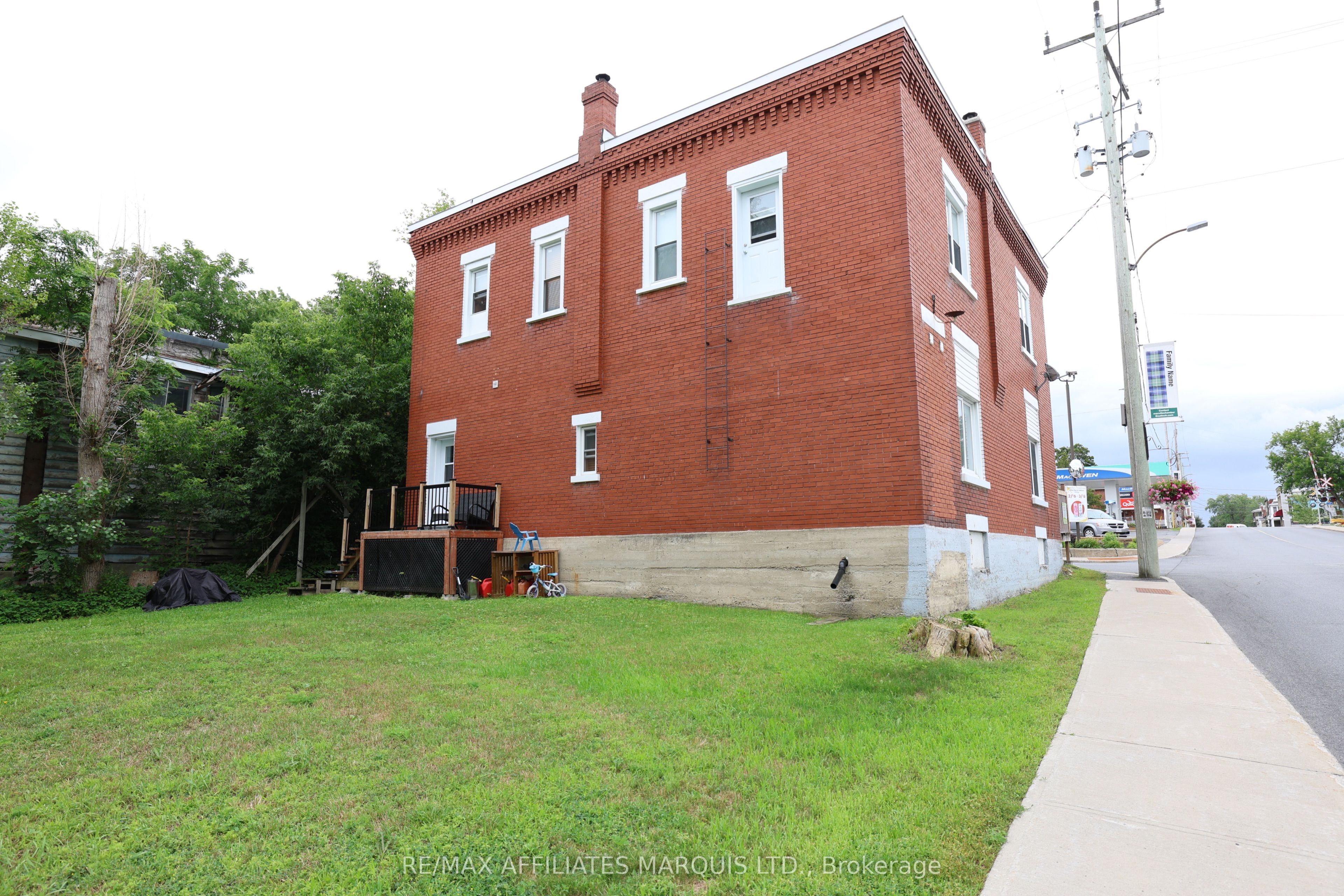 1 Mechanic Street E Property Photo 3