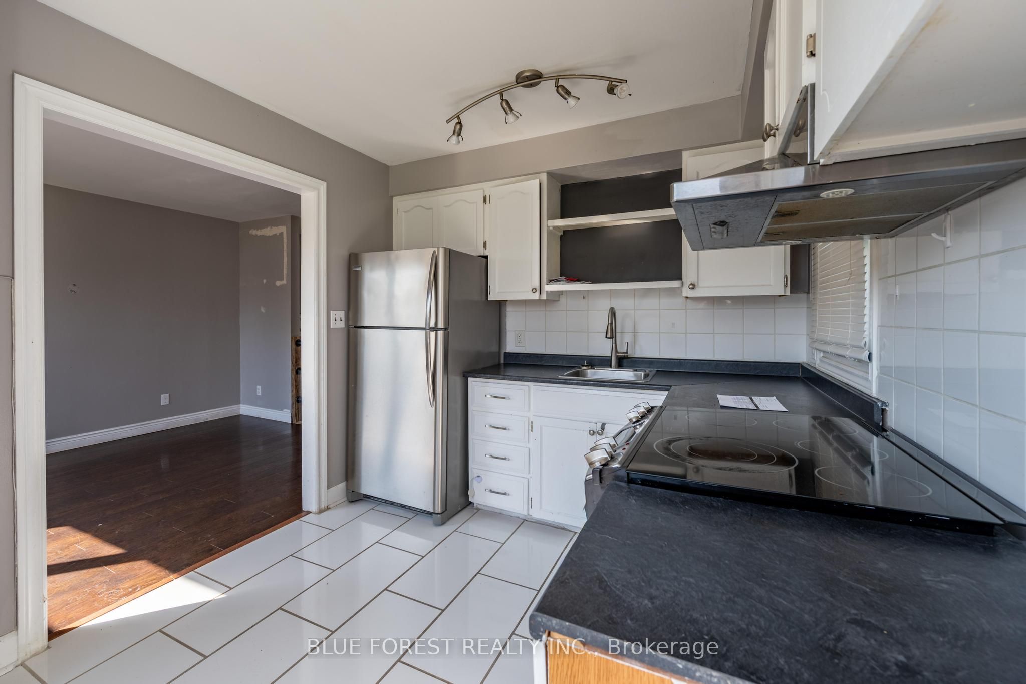 751 Curry Street Property Photo 3