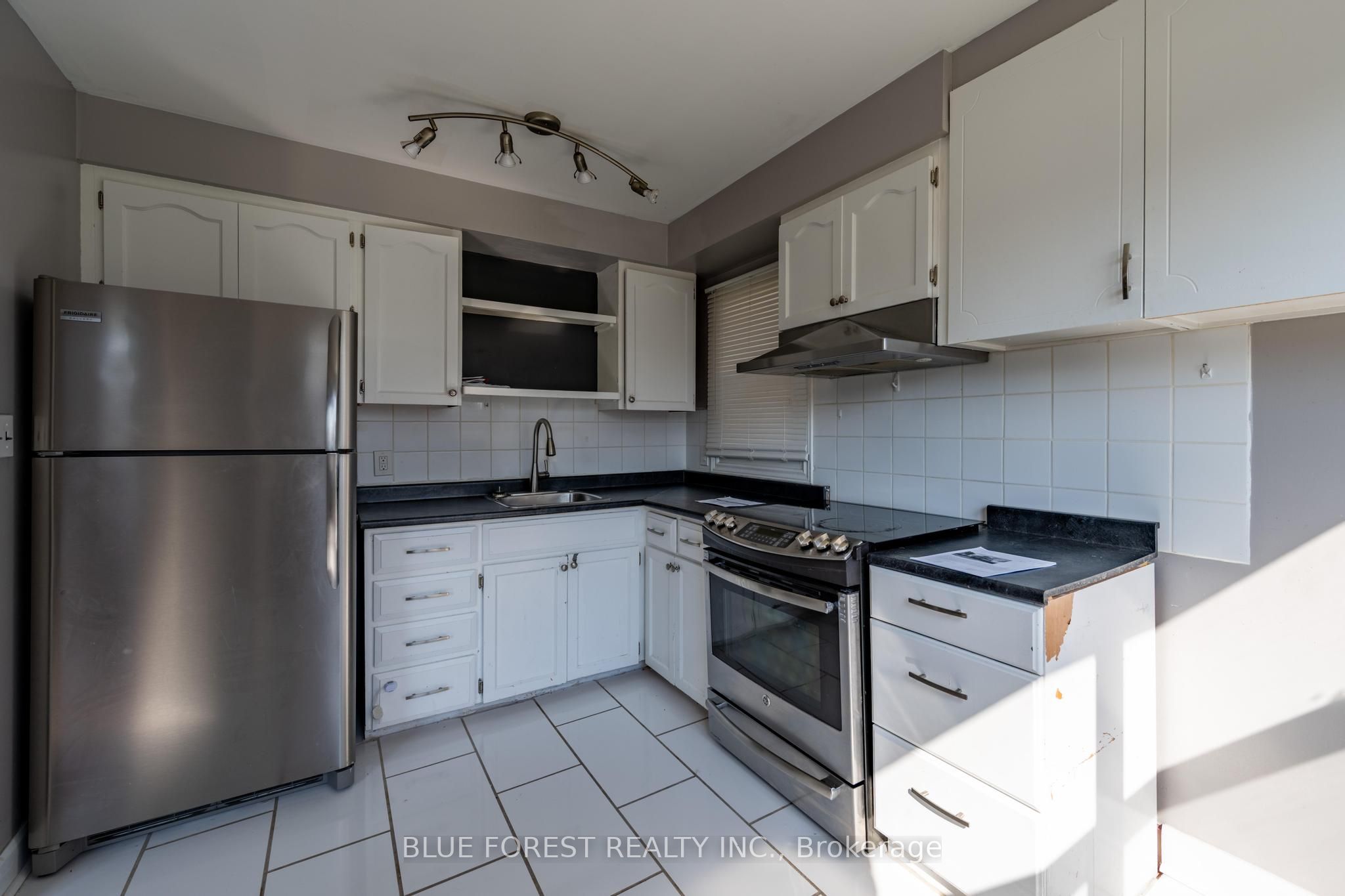 751 Curry Street Property Photo 4