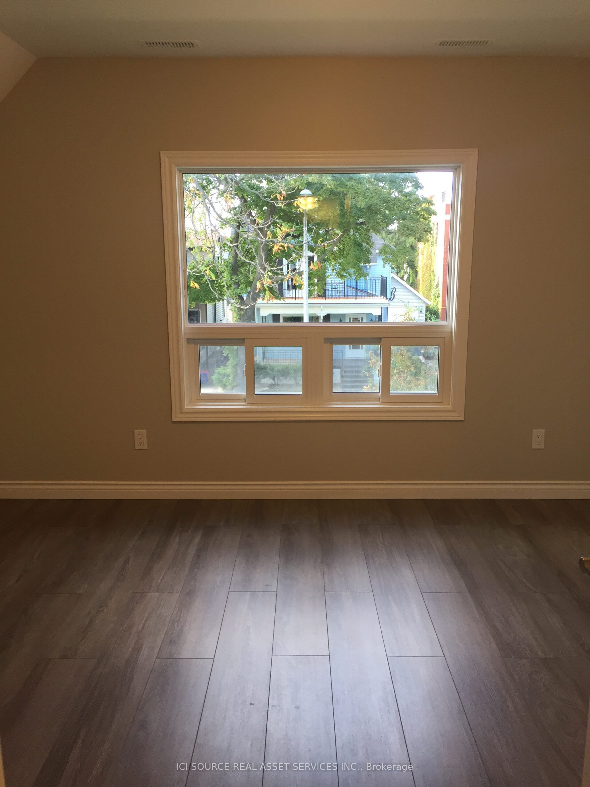 692 Lincoln Road Property Photo 7