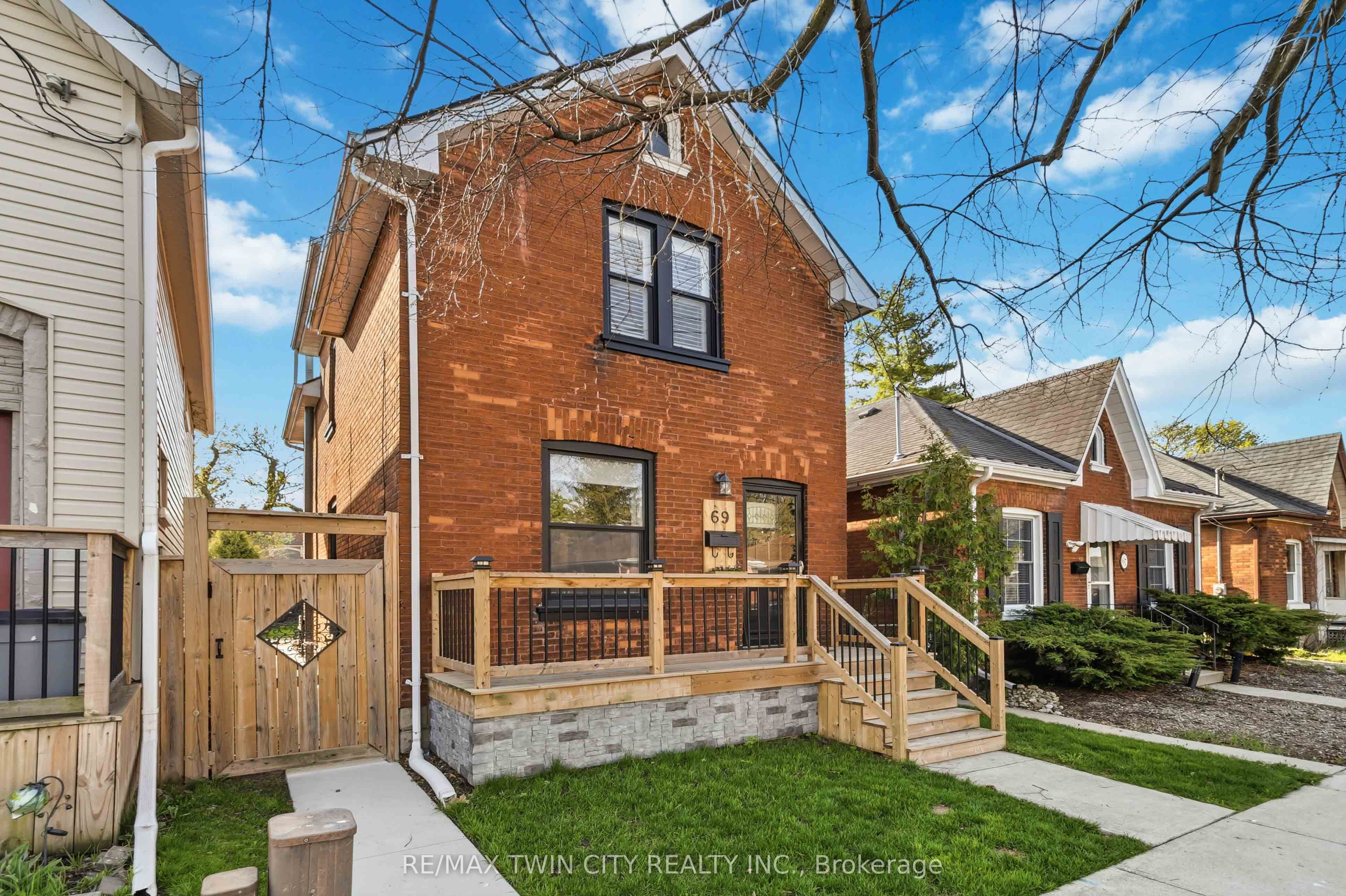 69 St Paul Avenue Property Photo 1
