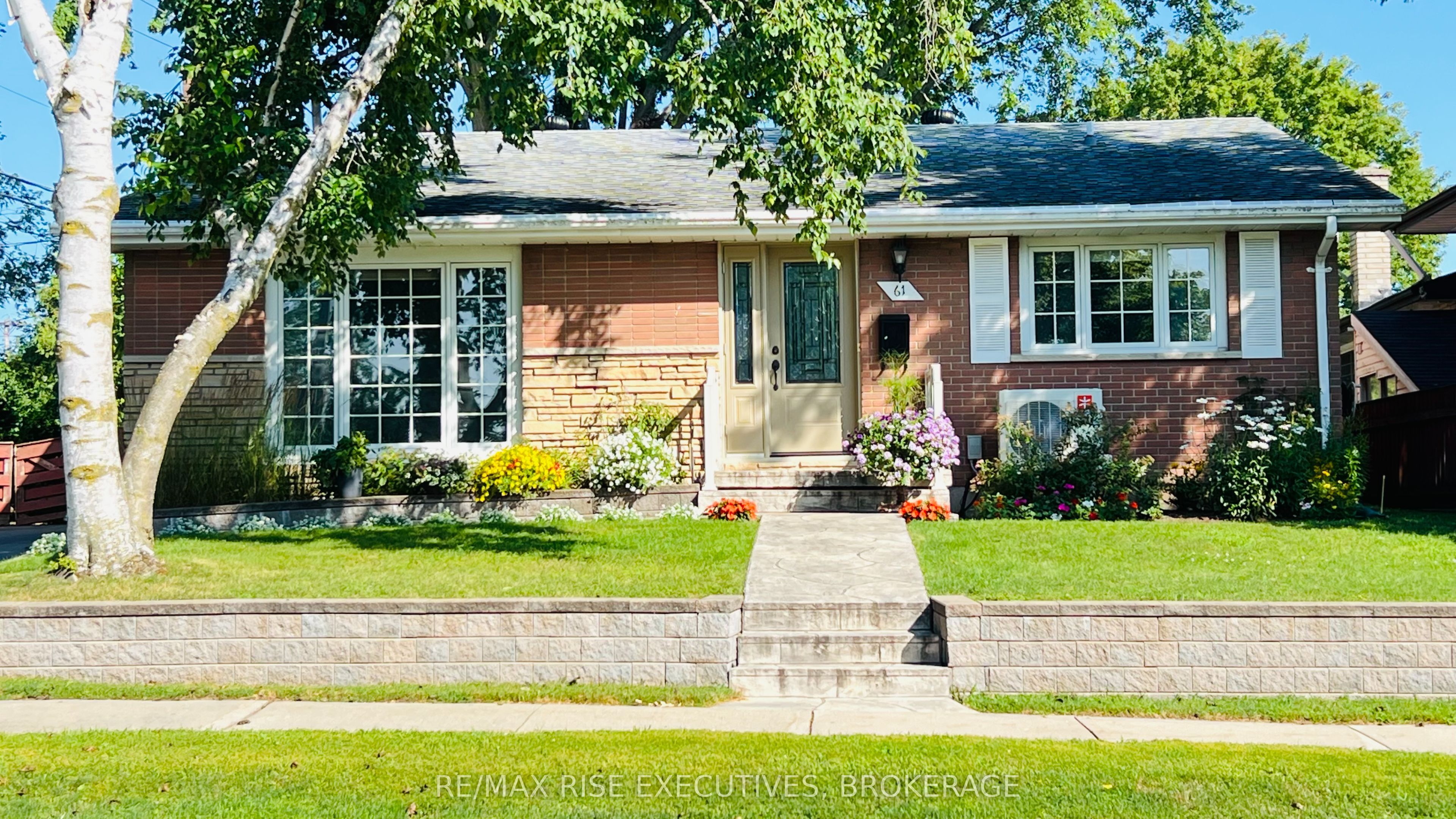 61 Conacher Drive Property Photo 3