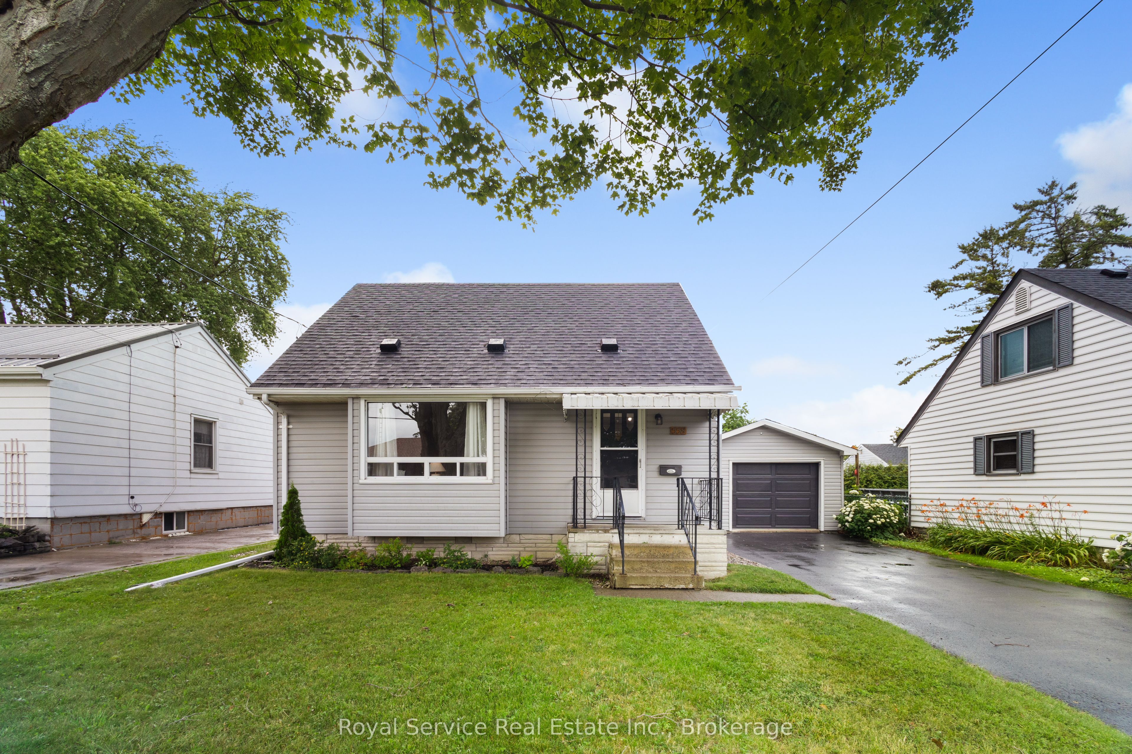 558 Burnham Street Property Photo 2