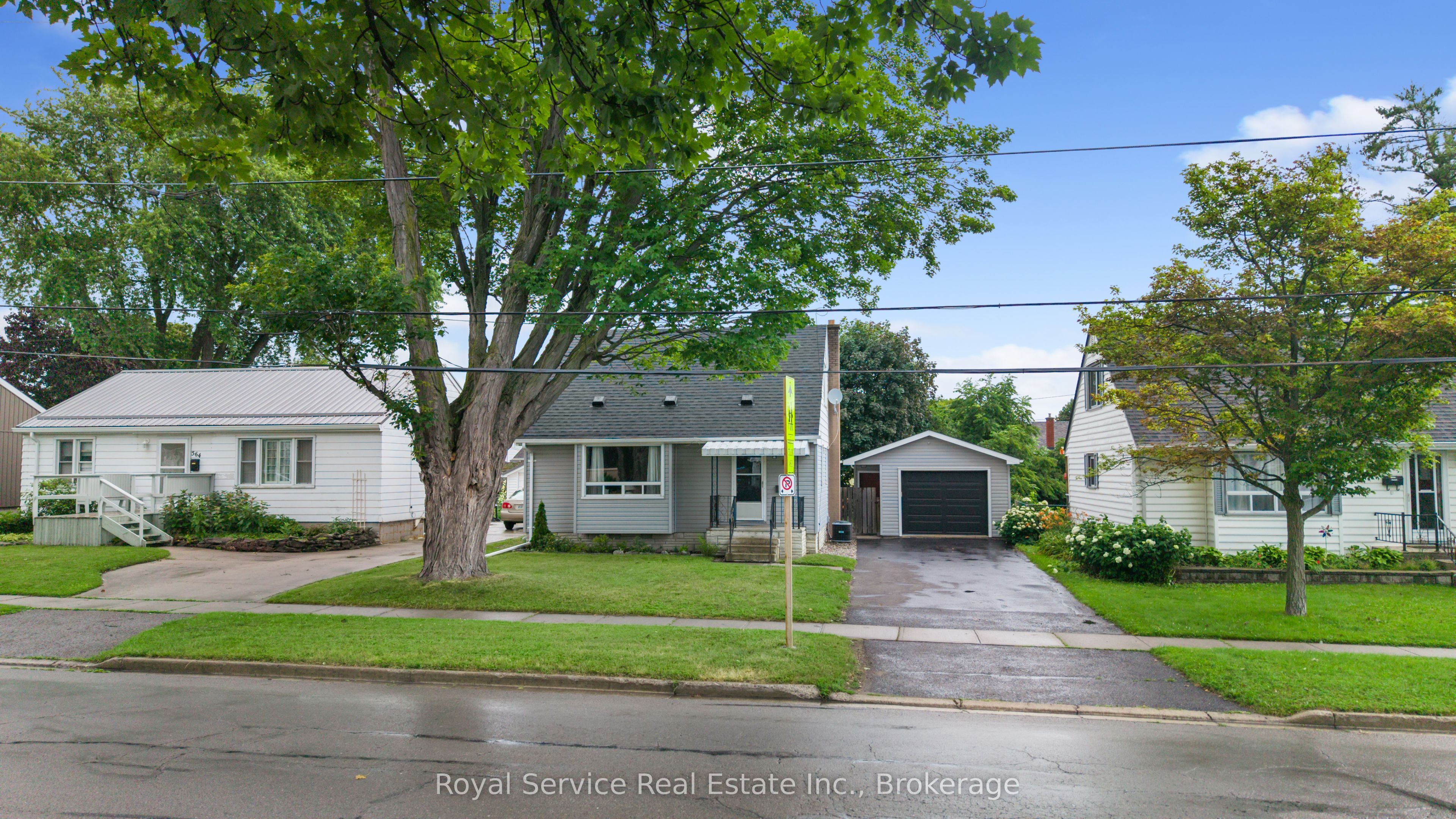 558 Burnham Street Property Photo 3