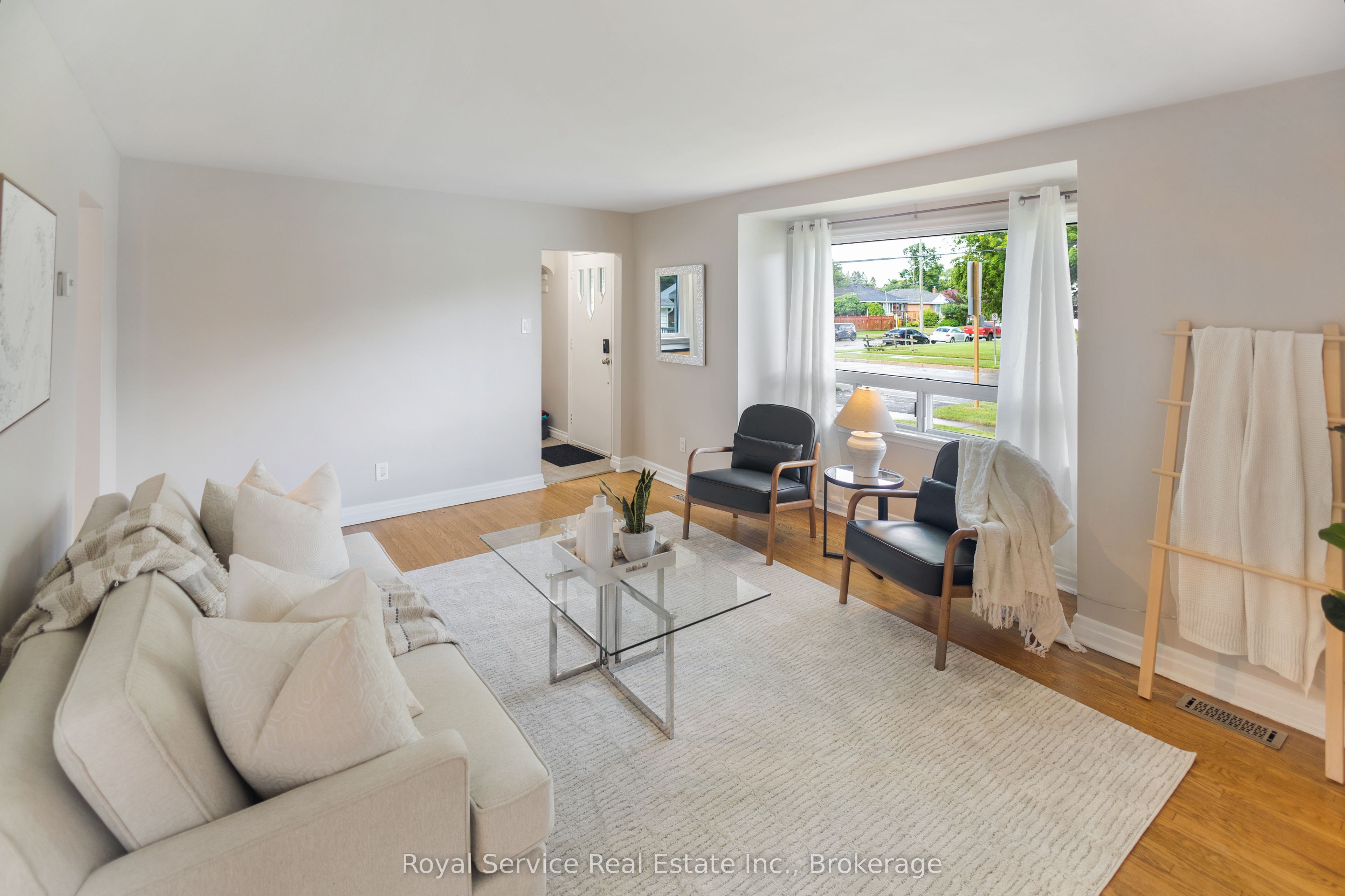 558 Burnham Street Property Photo 10