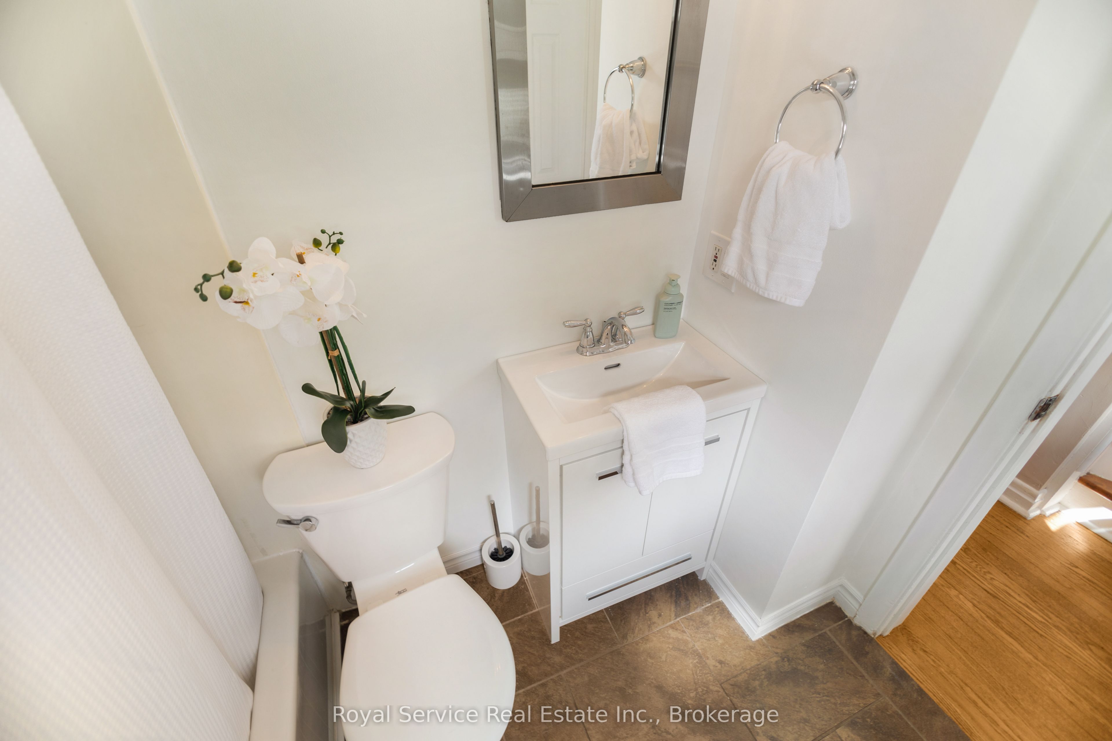 558 Burnham Street Property Photo 17