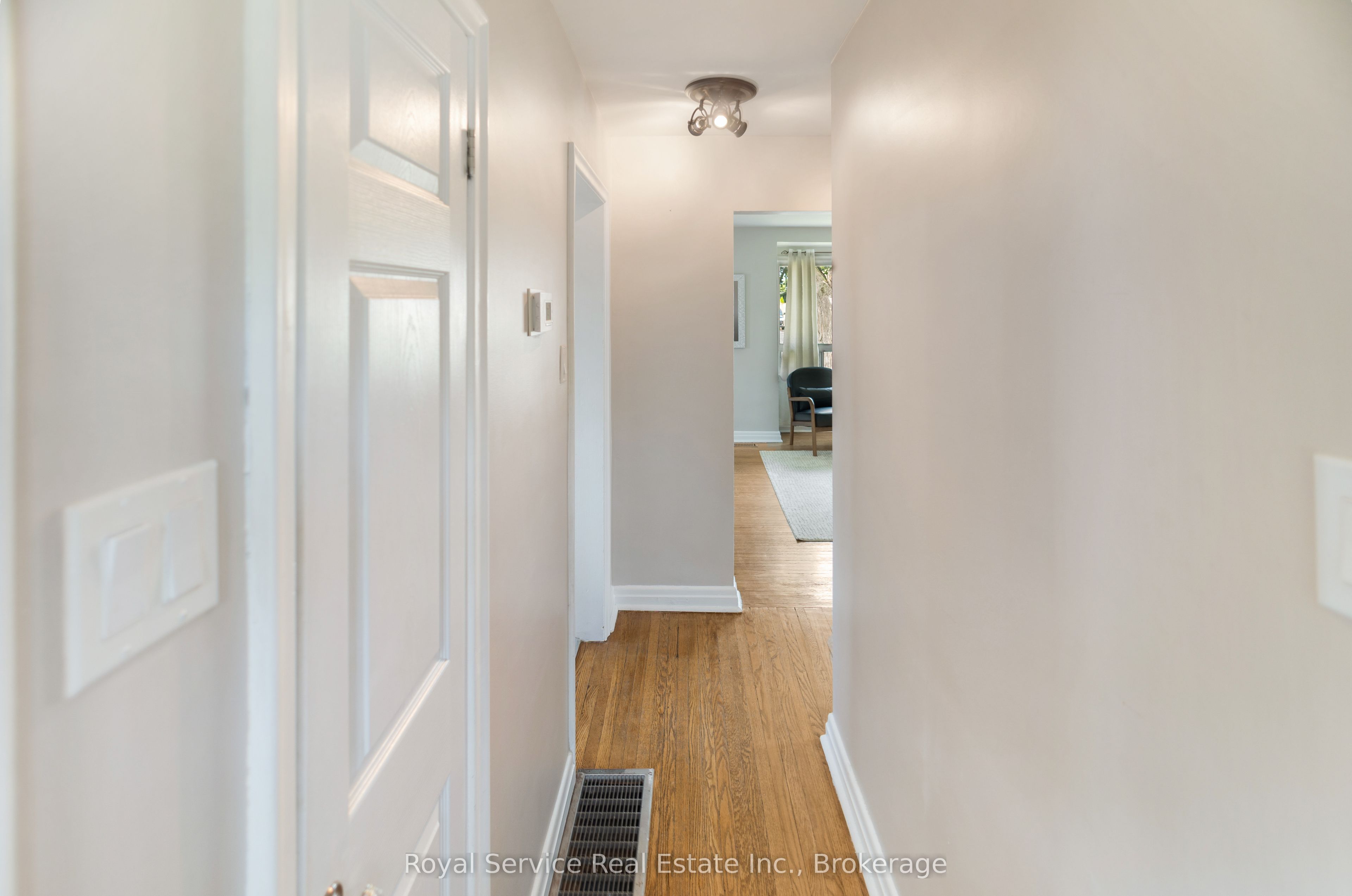 558 Burnham Street Property Photo 18