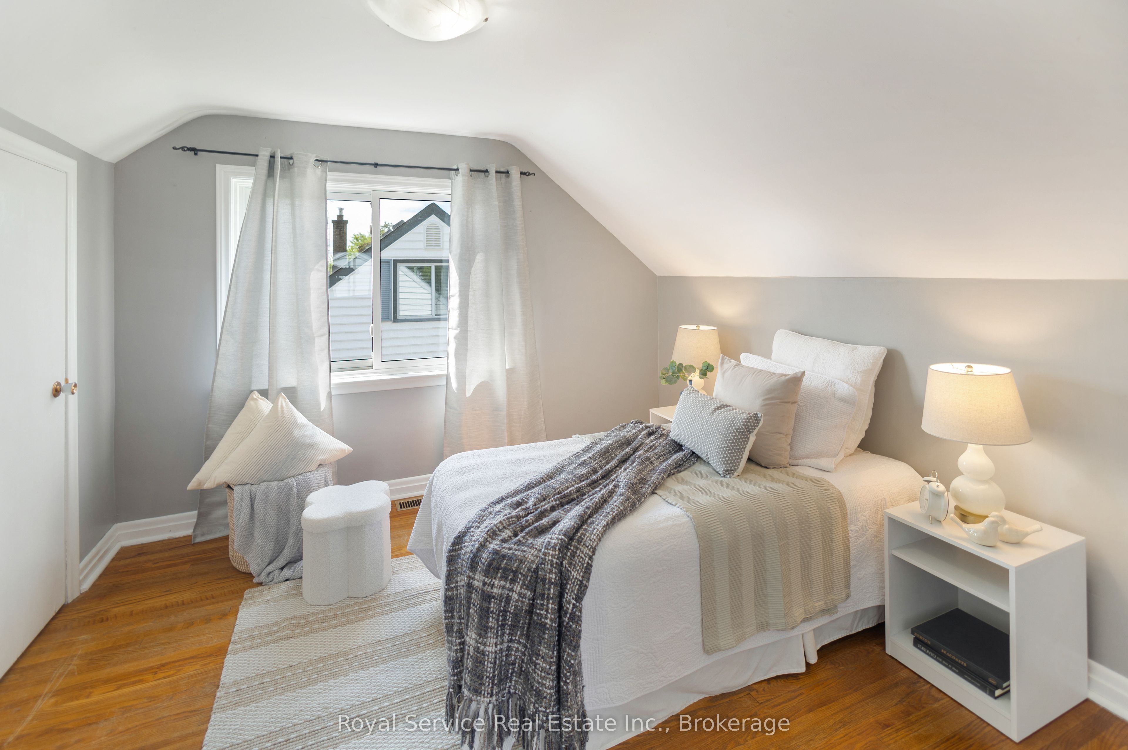 558 Burnham Street Property Photo 20