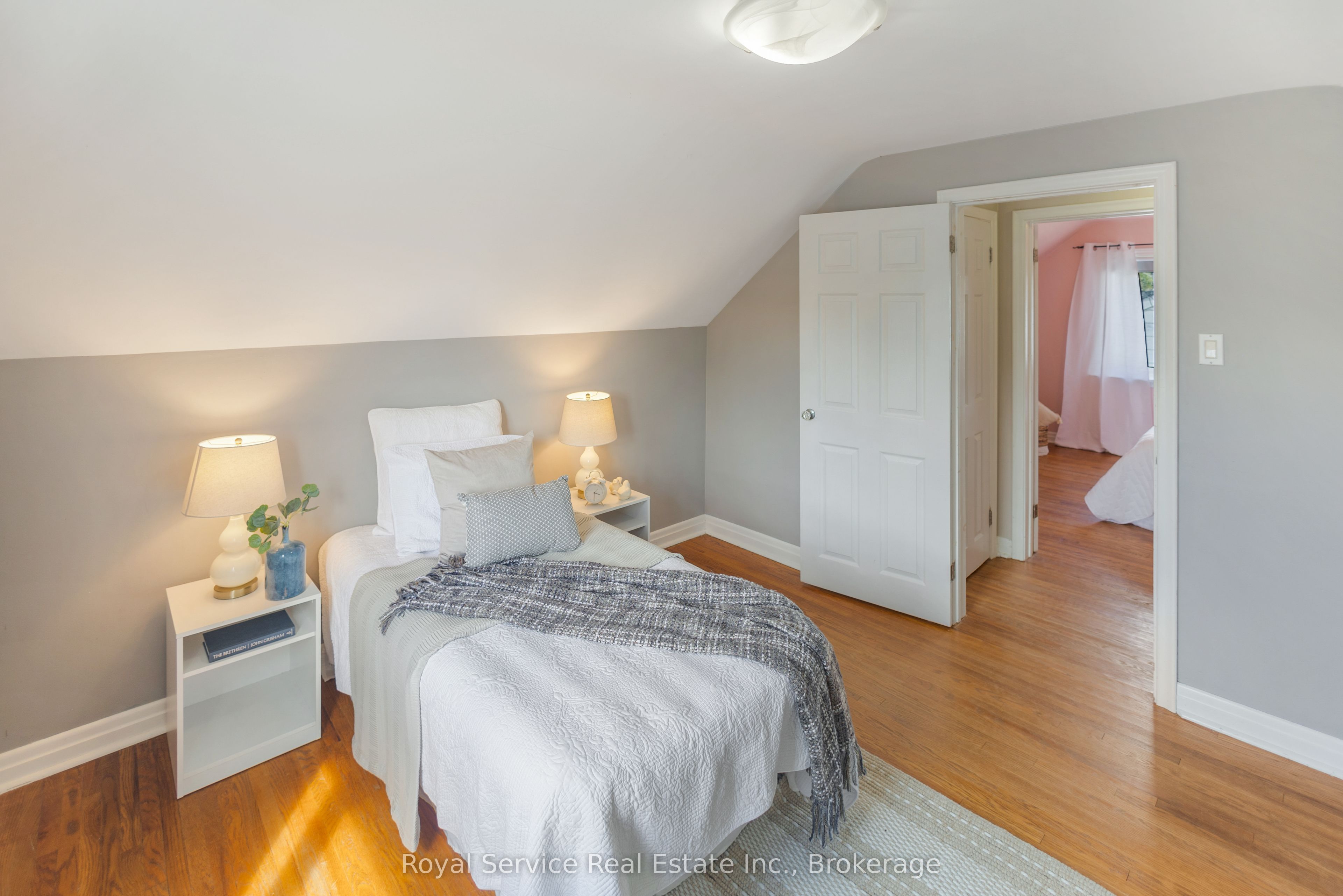 558 Burnham Street Property Photo 21