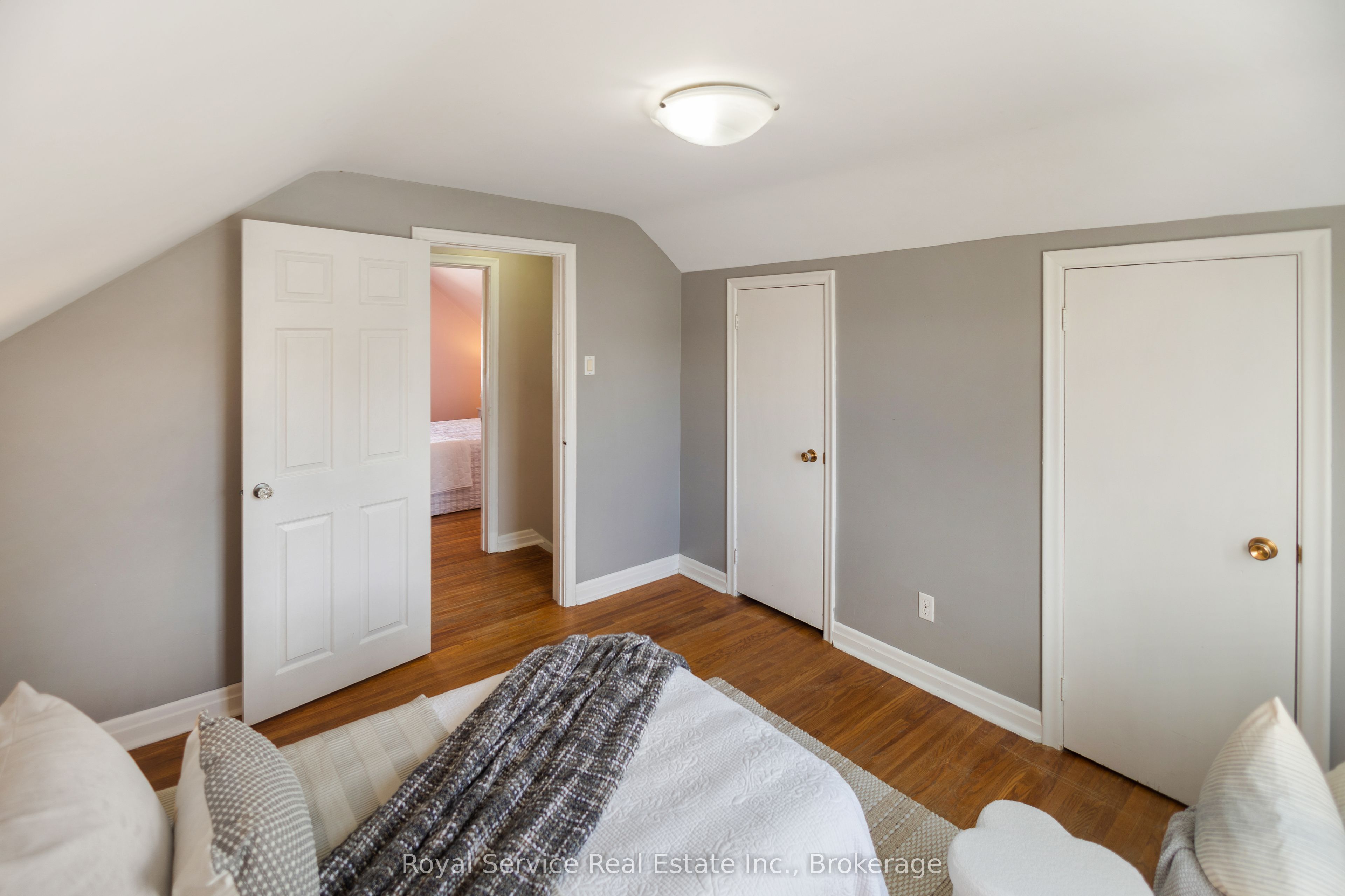558 Burnham Street Property Photo 22