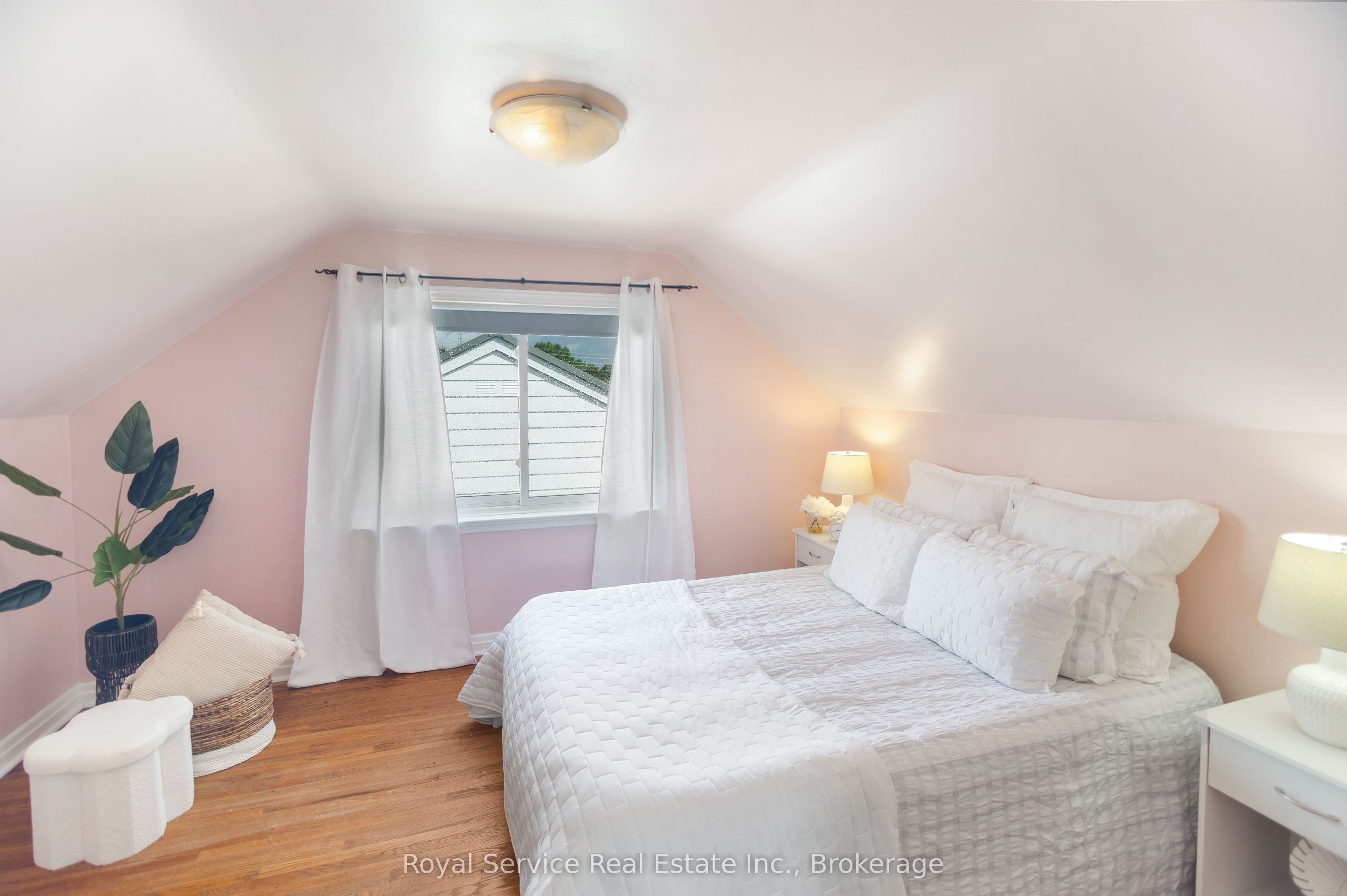 558 Burnham Street Property Photo 23