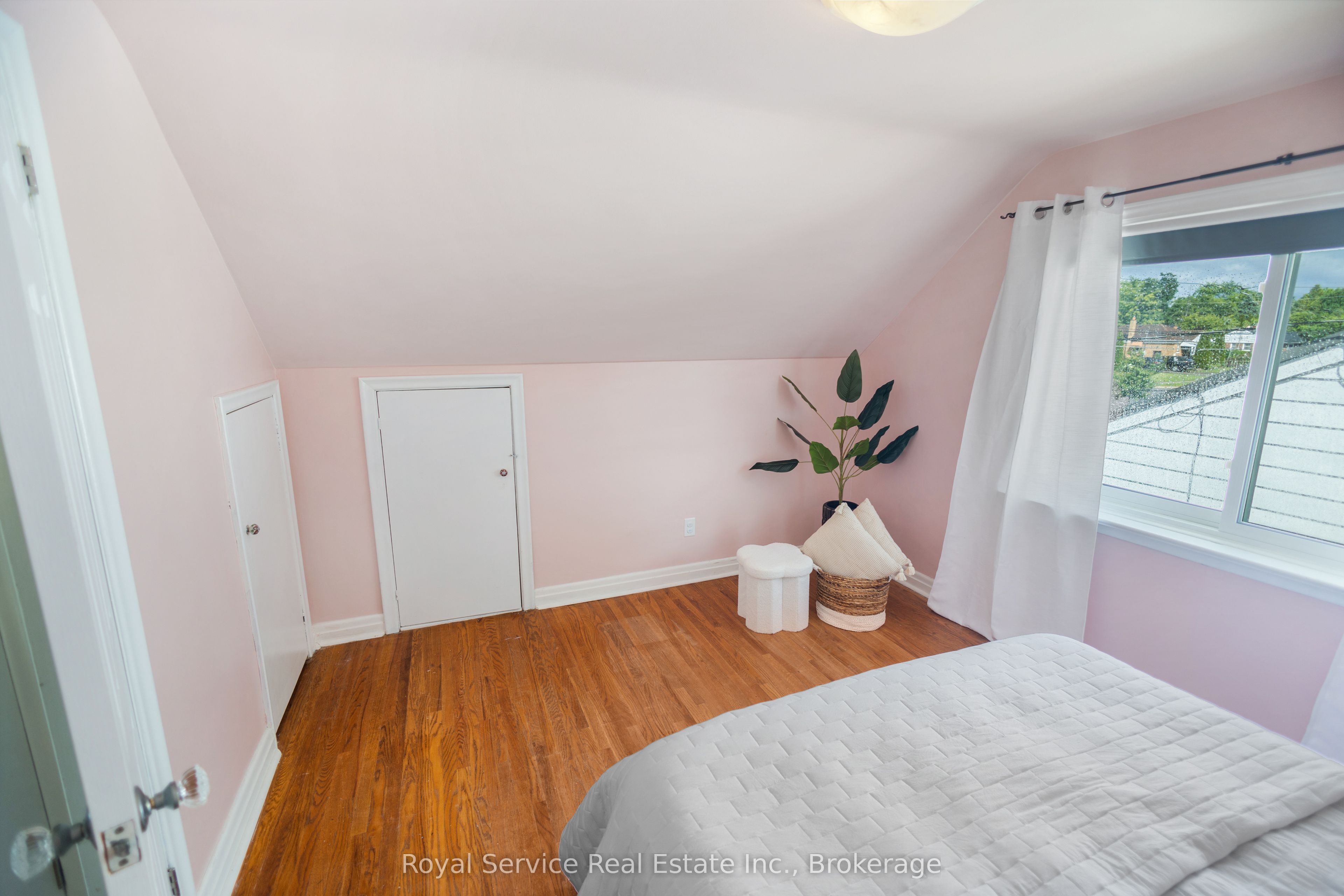 558 Burnham Street Property Photo 24