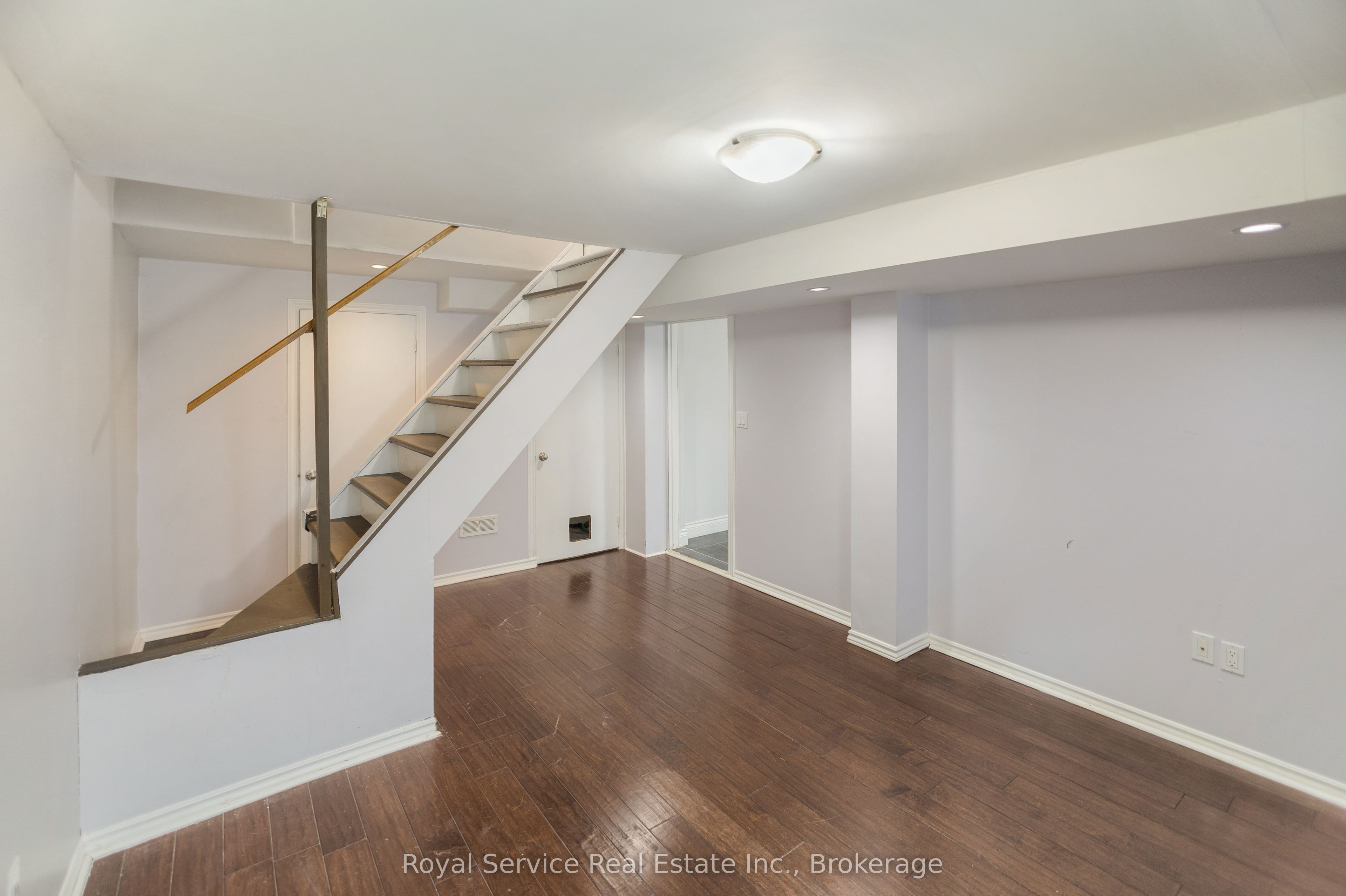 558 Burnham Street Property Photo 26