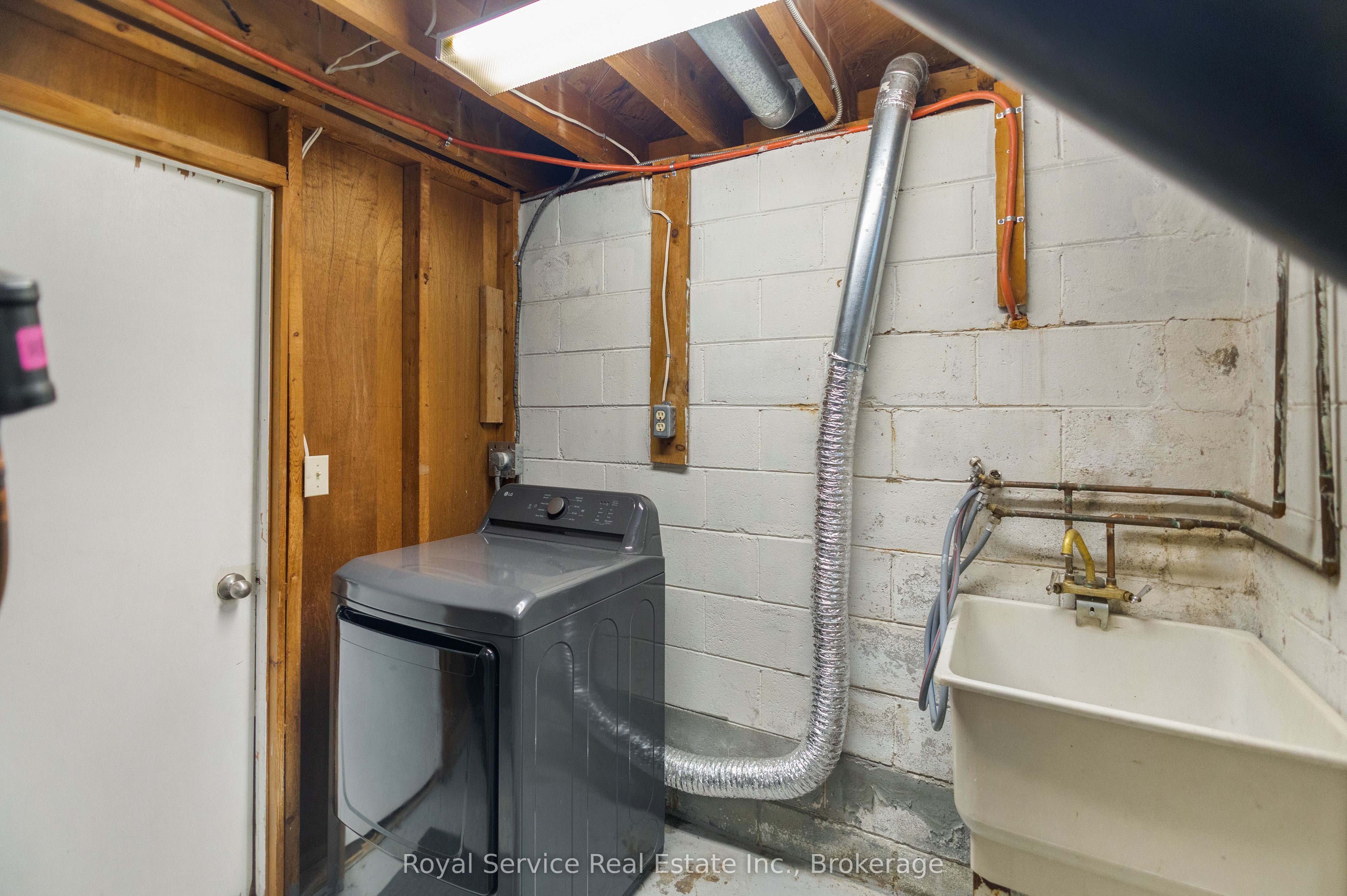 558 Burnham Street Property Photo 29