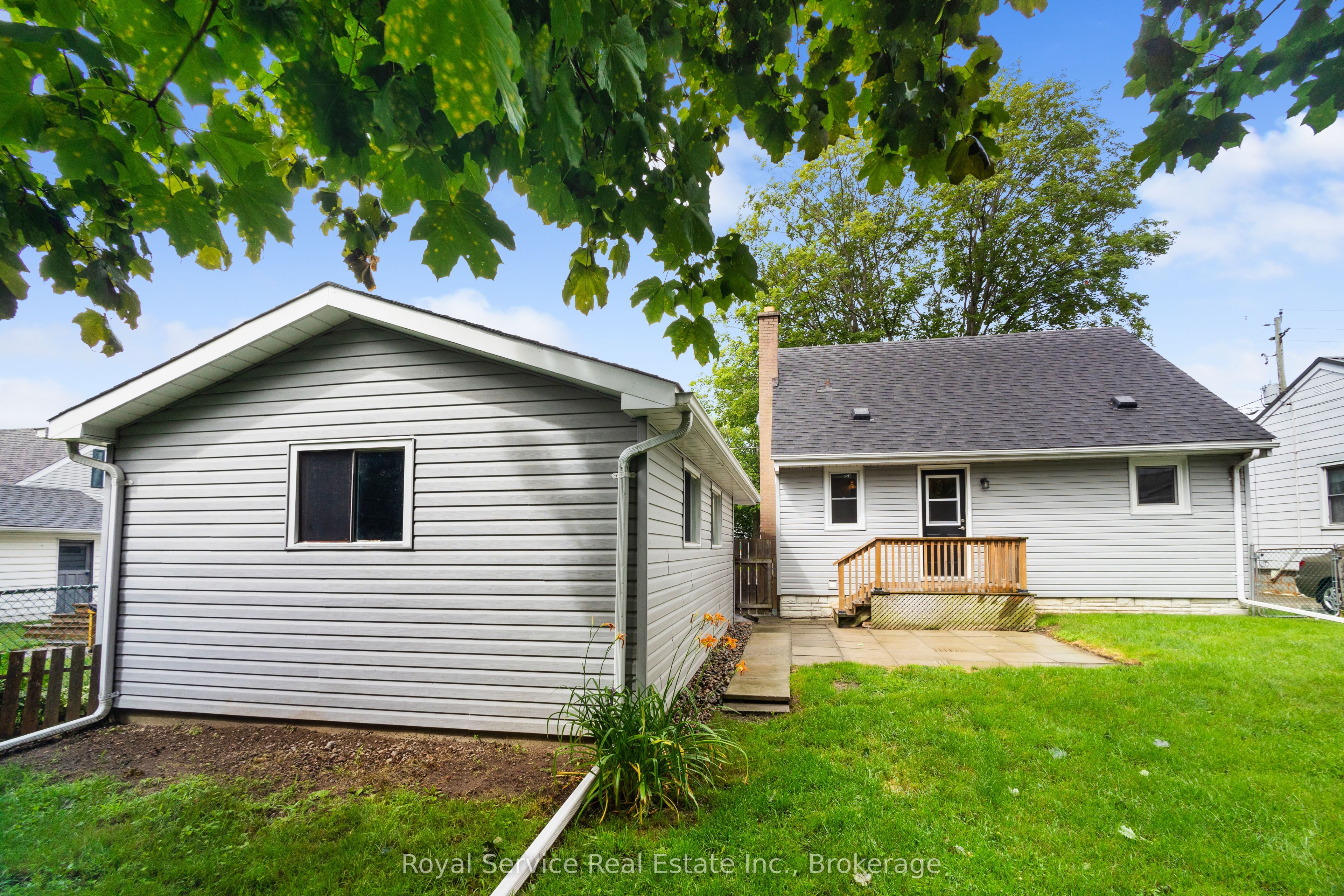 558 Burnham Street Property Photo 30