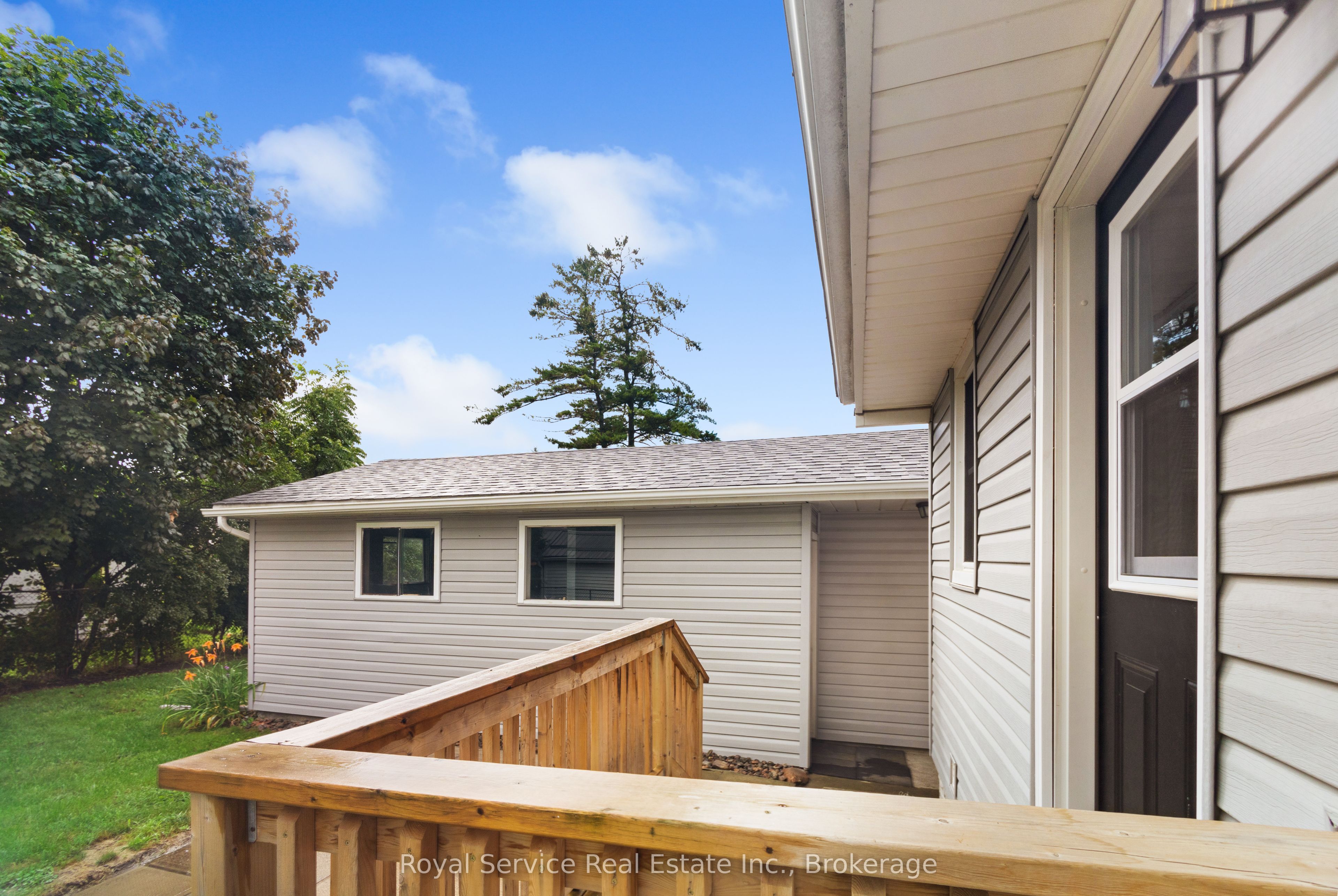 558 Burnham Street Property Photo 31