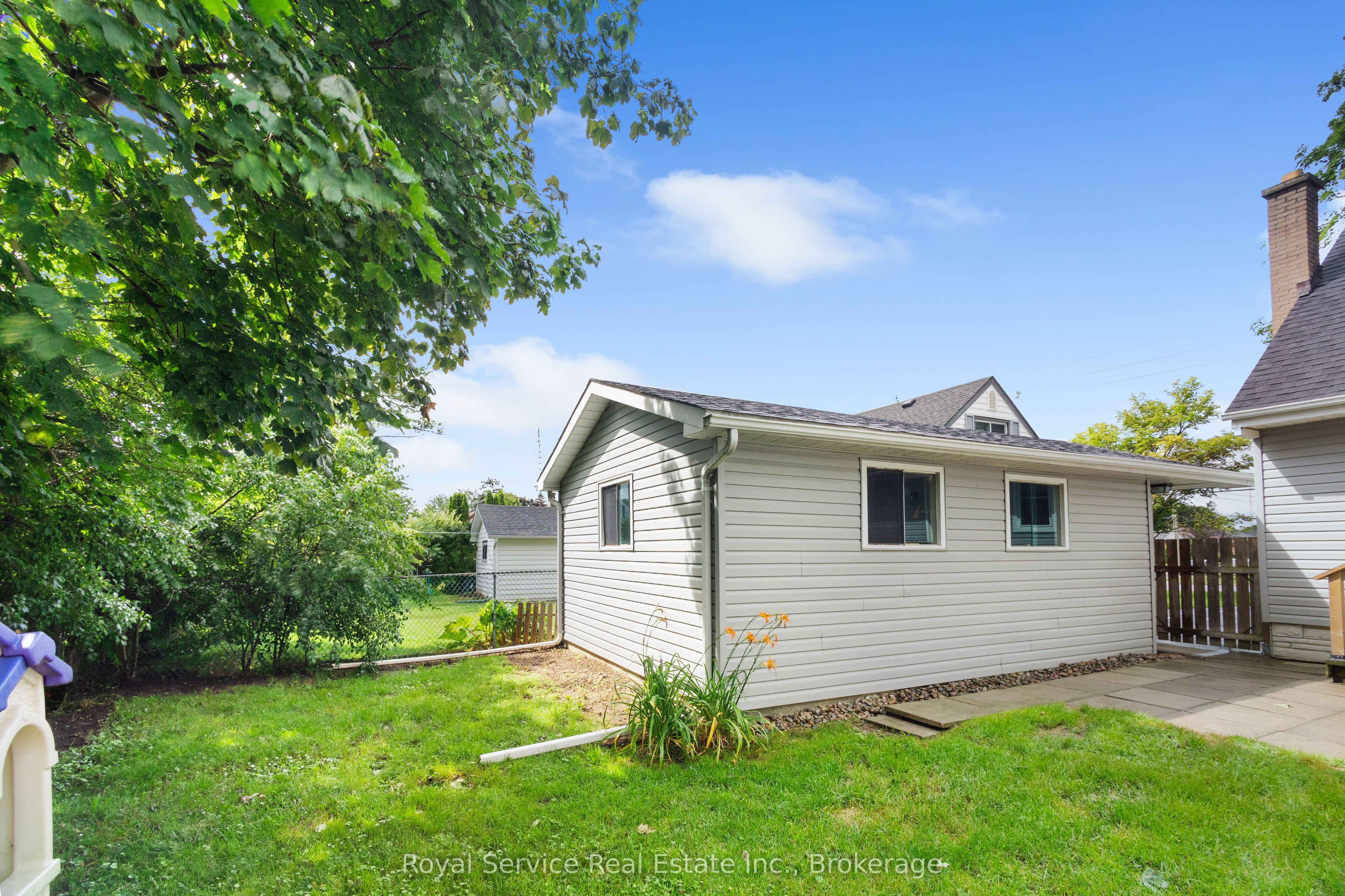 558 Burnham Street Property Photo 33