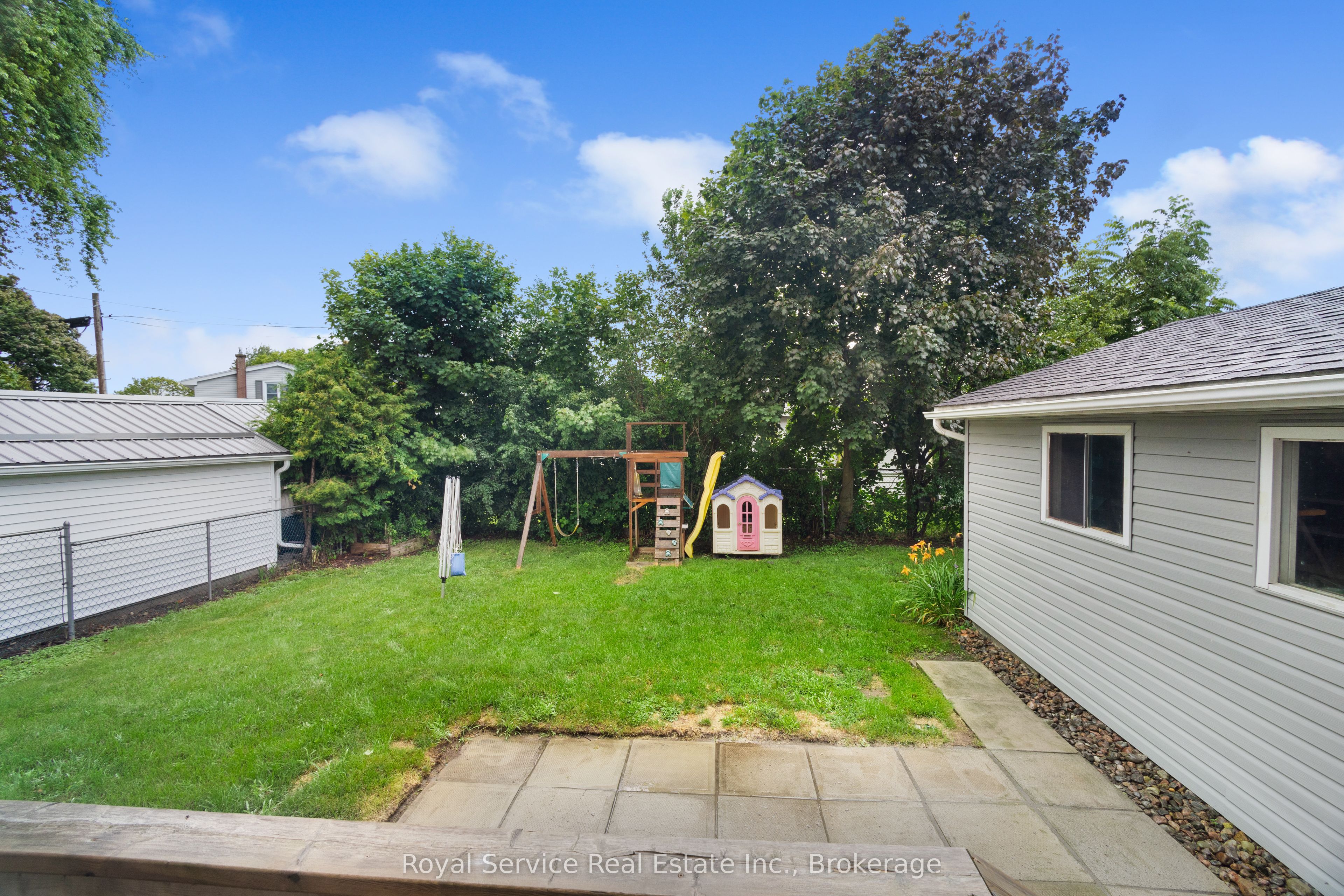 558 Burnham Street Property Photo 34
