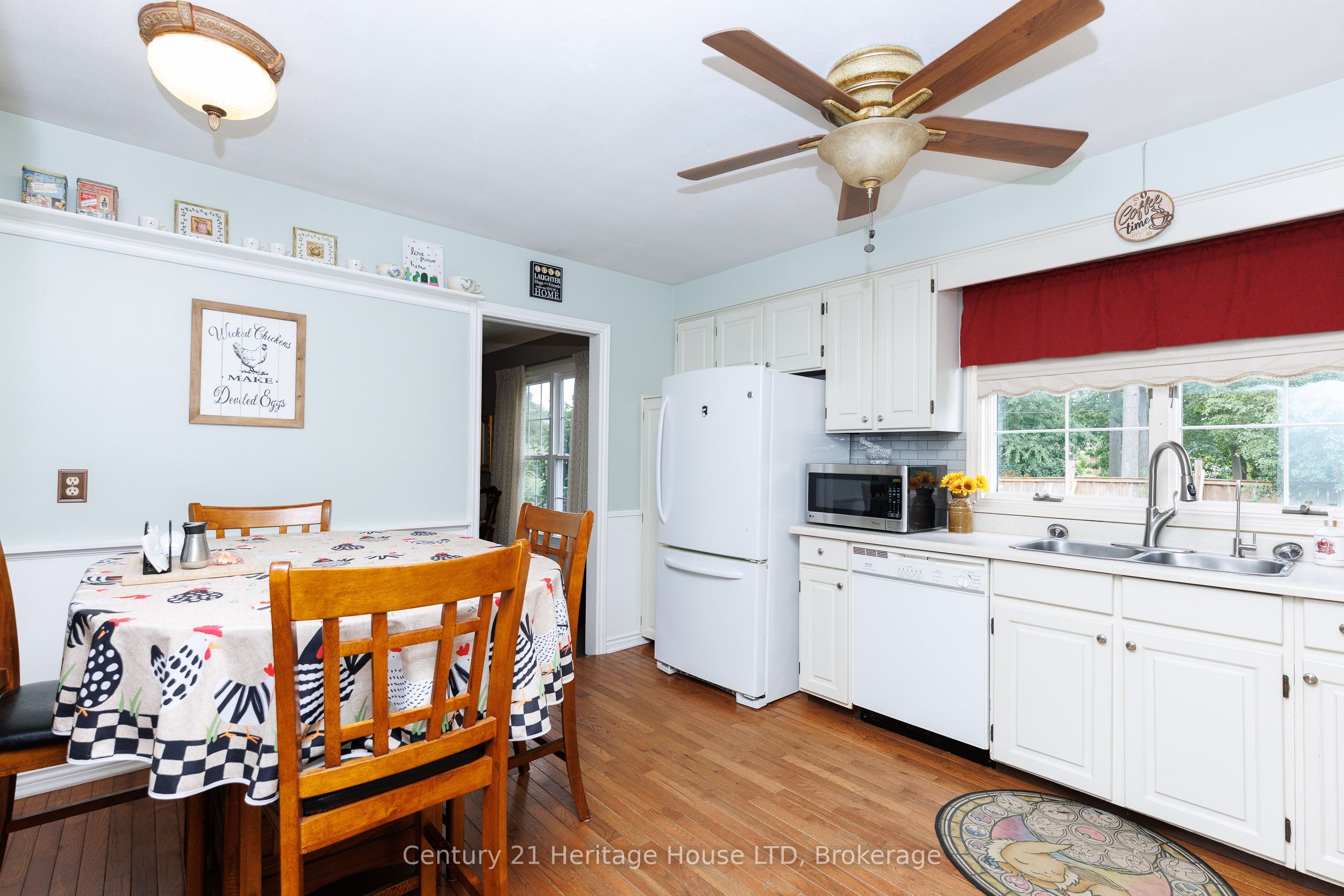688 Daytona Drive Property Photo 2