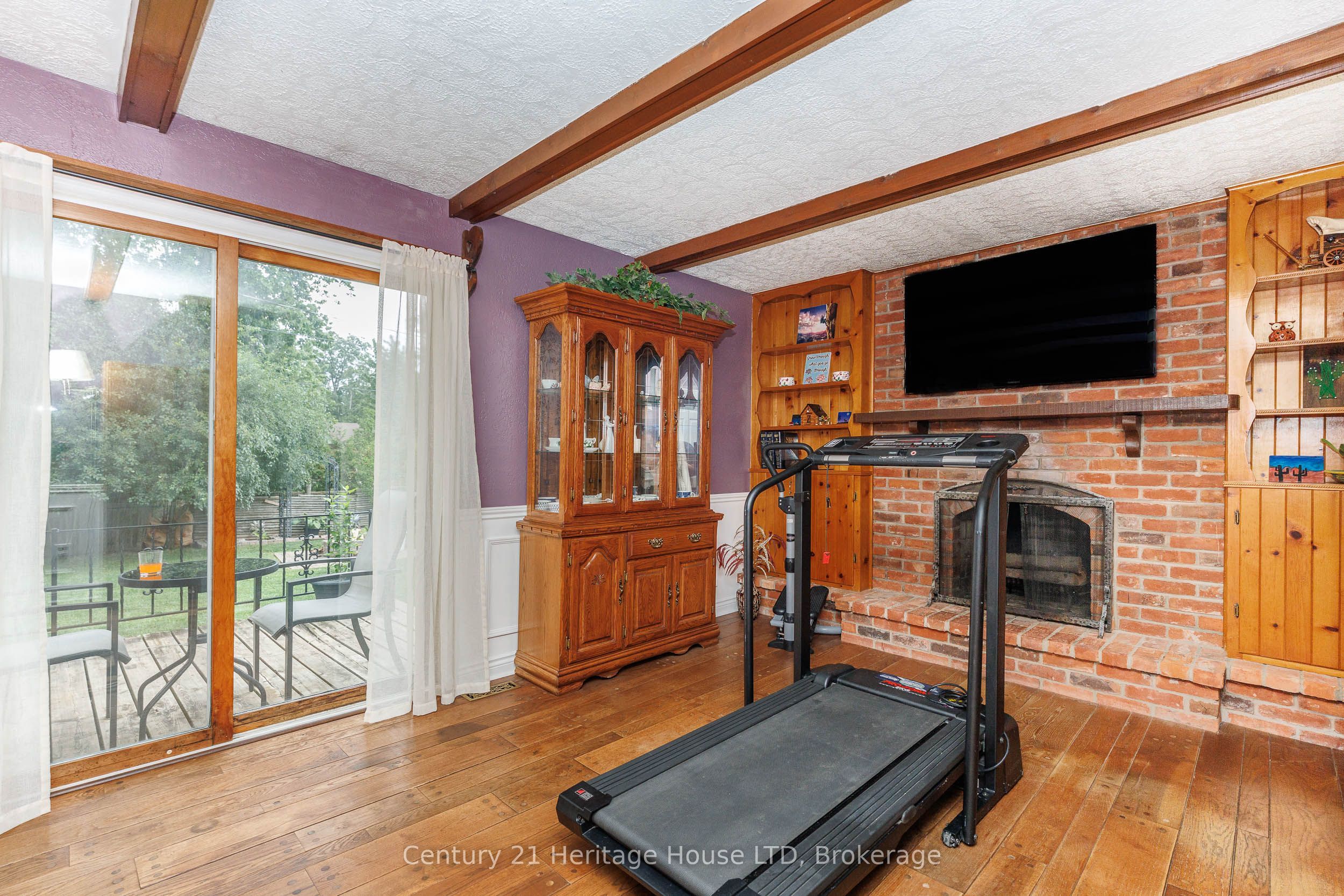 688 Daytona Drive Property Photo 4