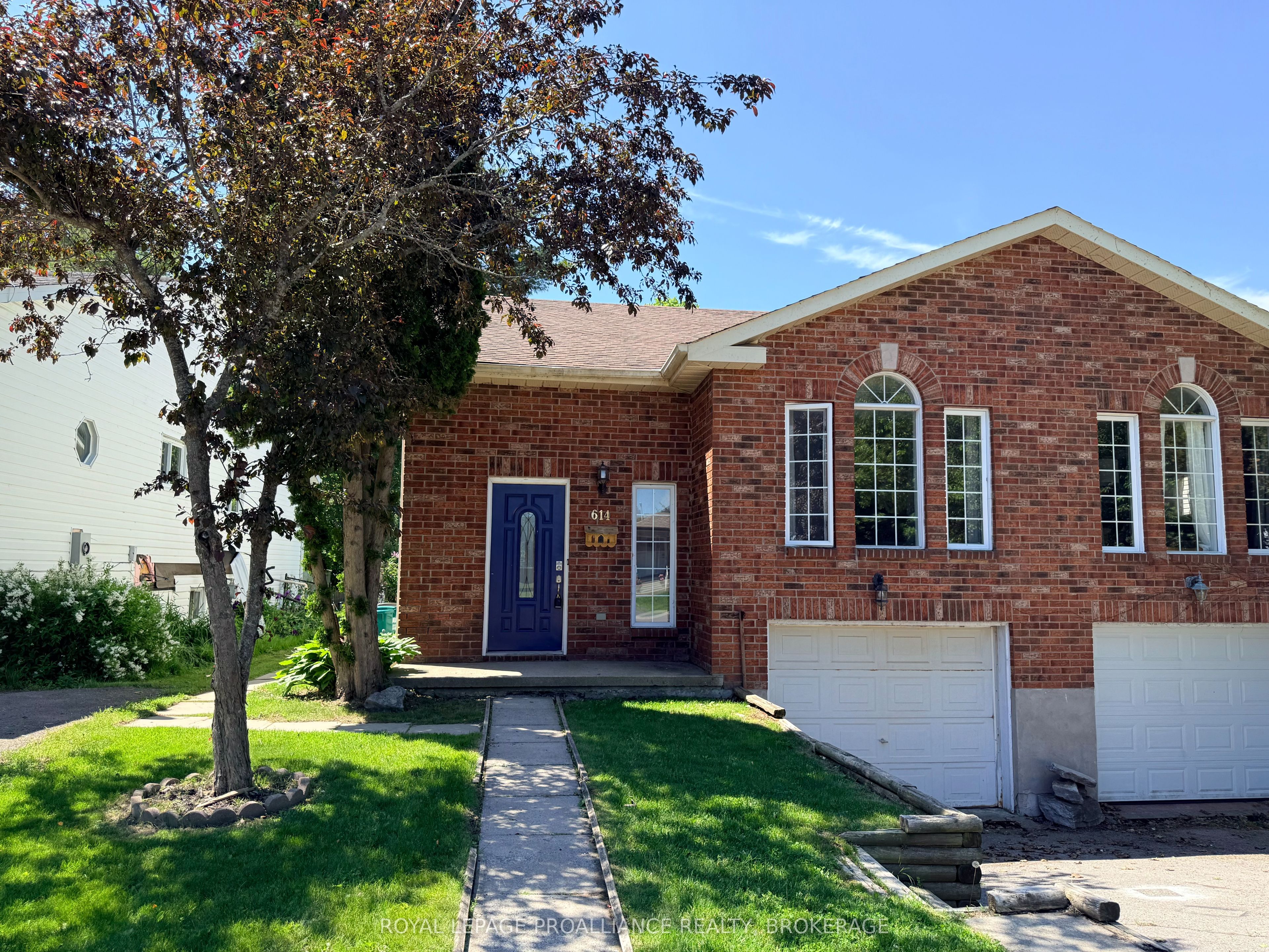 614 Barnsley Crescent Property Photo 1