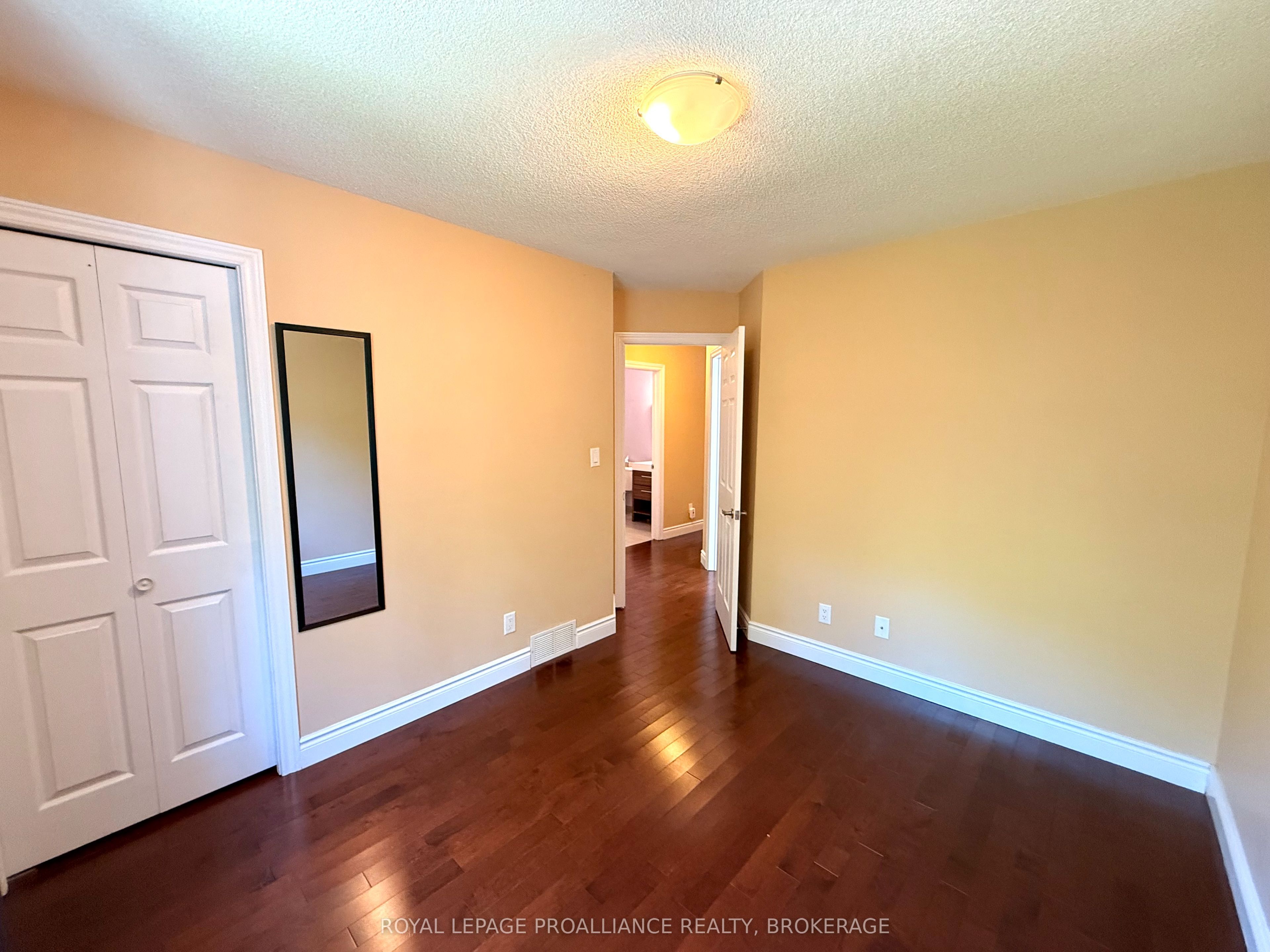 614 Barnsley Crescent Property Photo 16