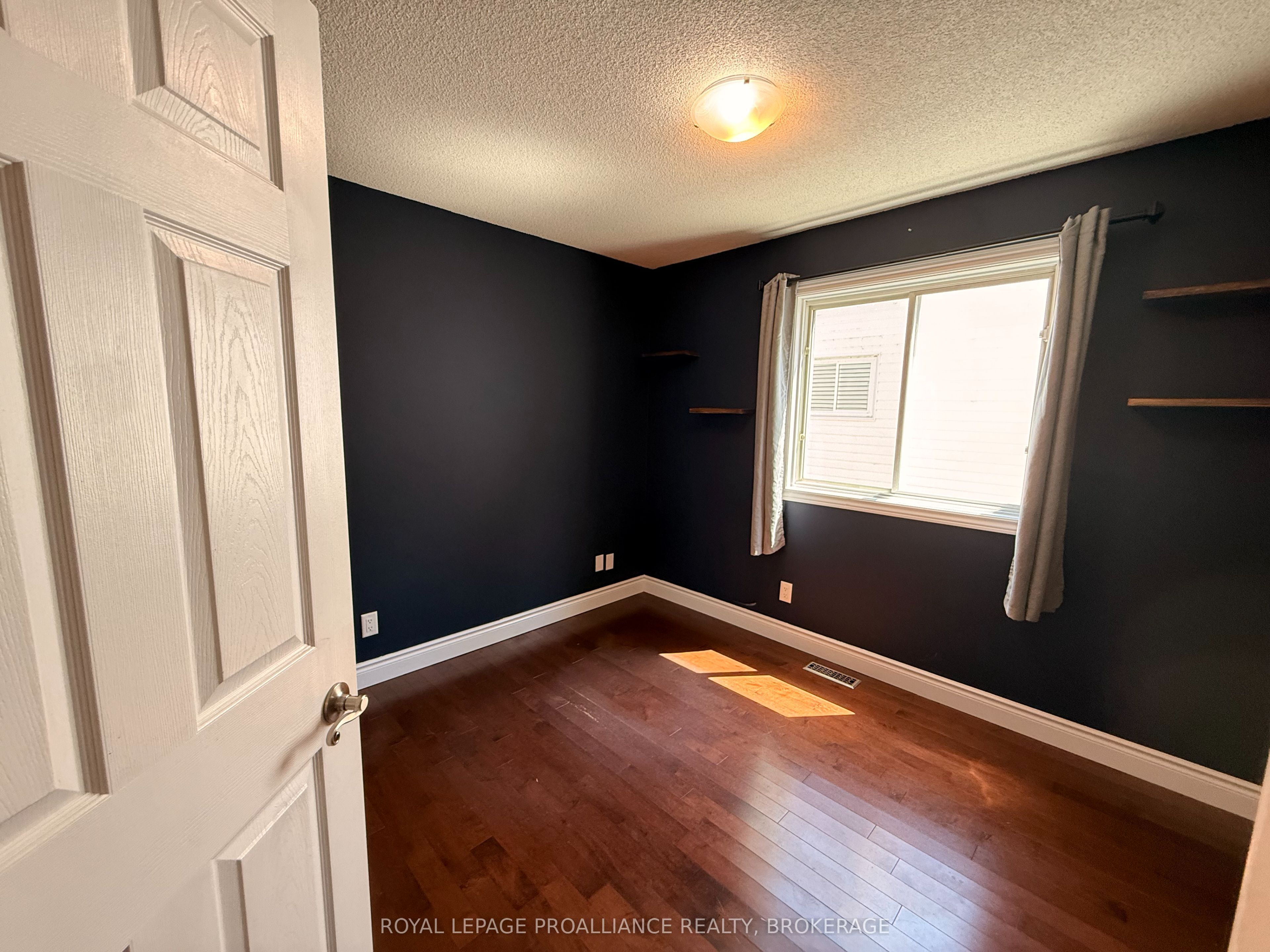 614 Barnsley Crescent Property Photo 18
