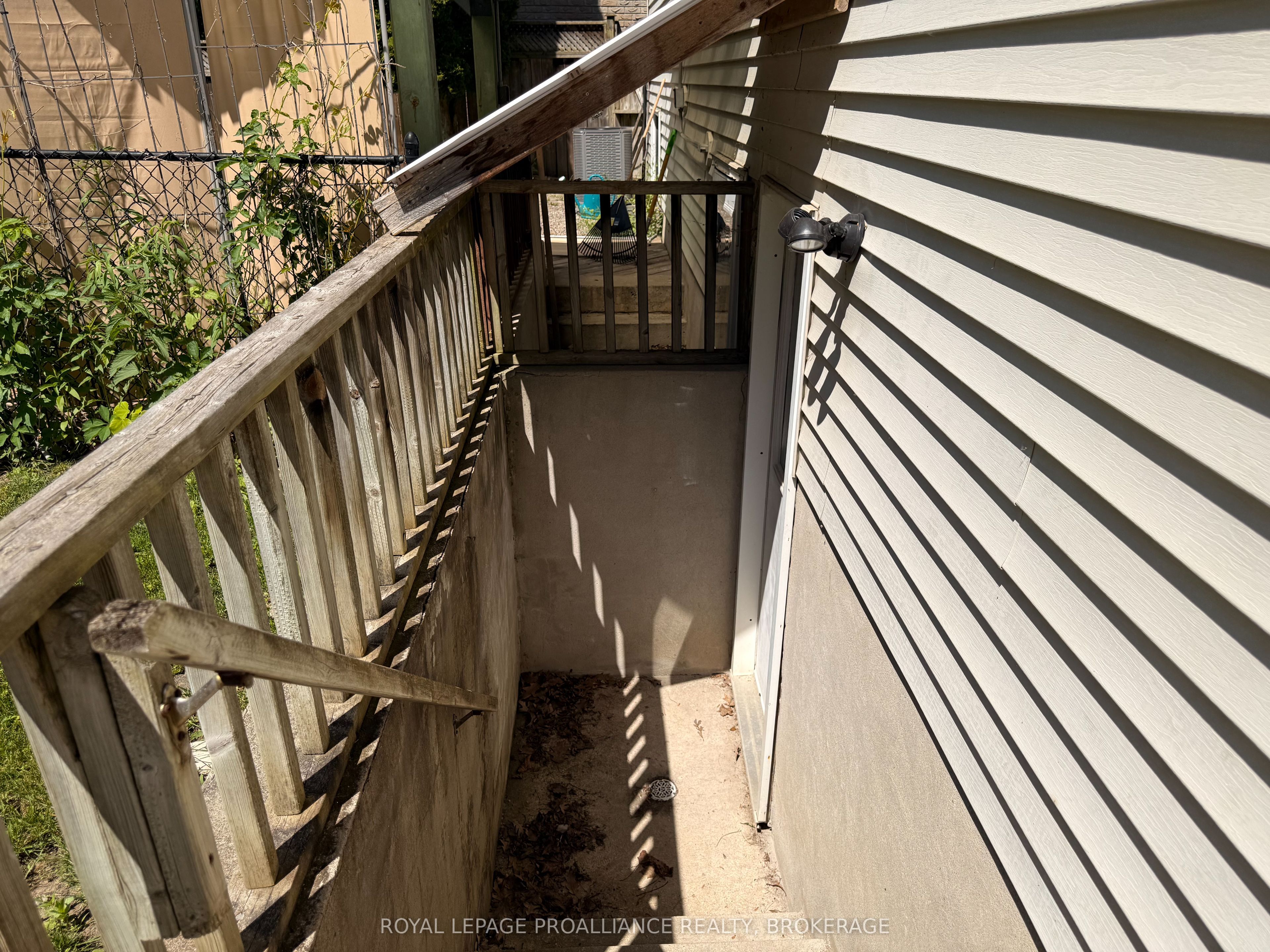 614 Barnsley Crescent Property Photo 22