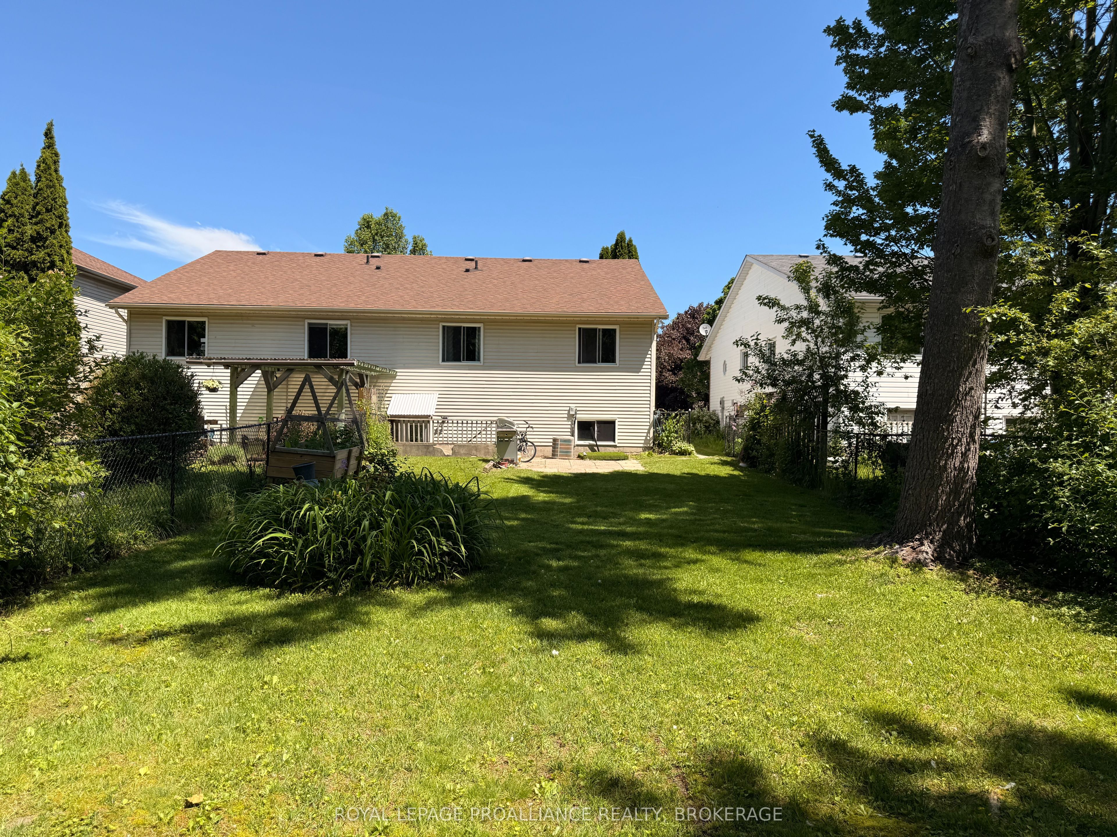614 Barnsley Crescent Property Photo 26
