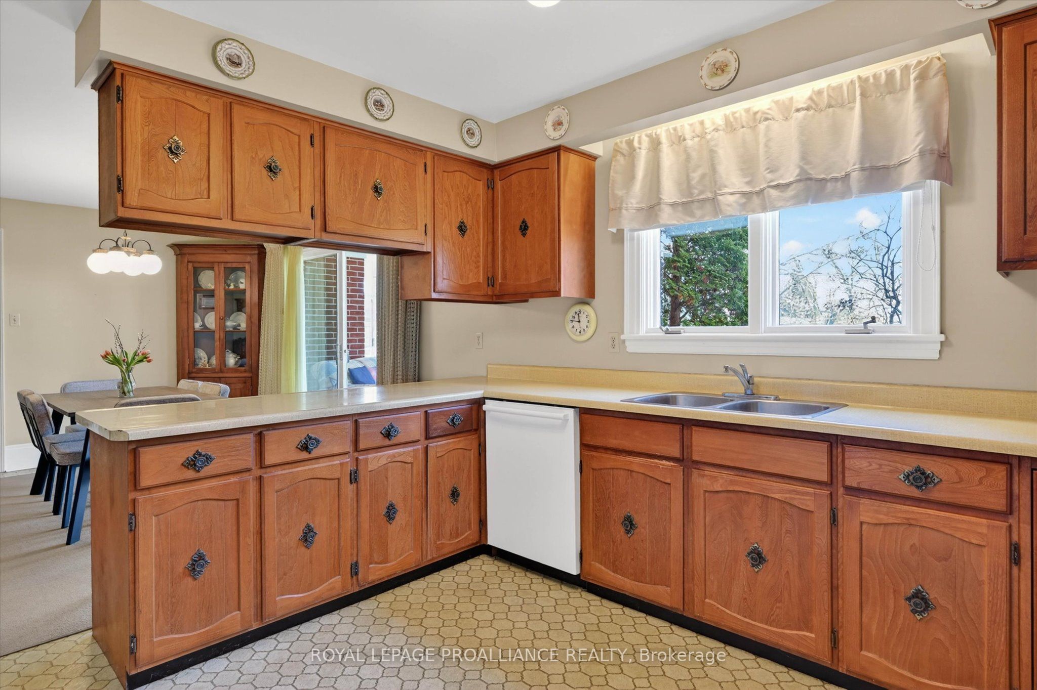 1285 Brealey Drive Property Photo 8