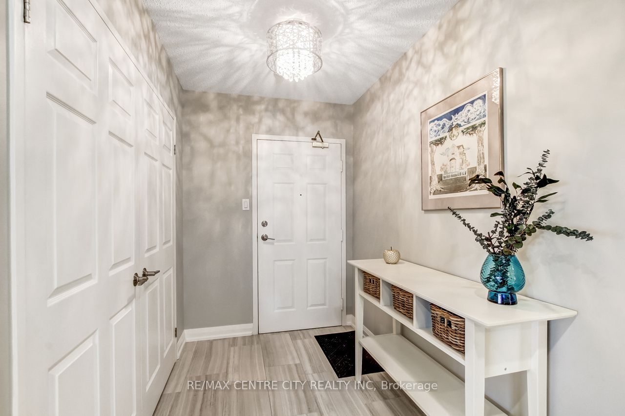 549 Ridout Street N 302 Property Photo 6