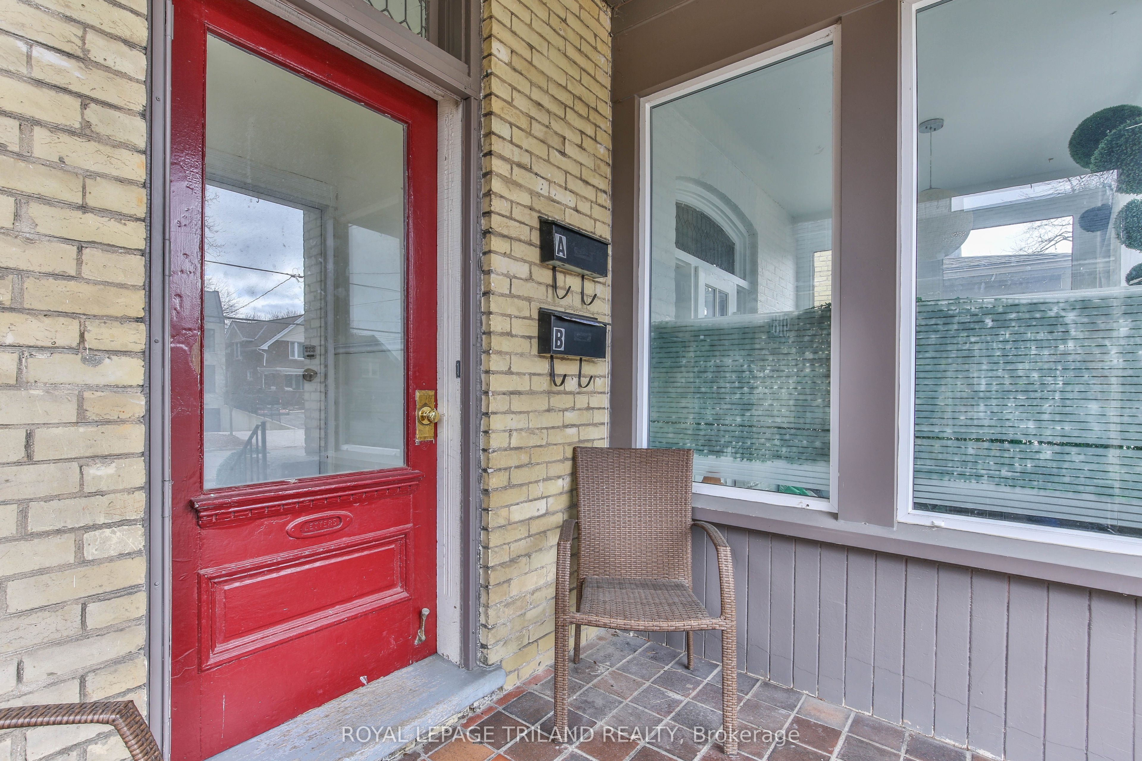 918 William Street #upper Property Photo 3