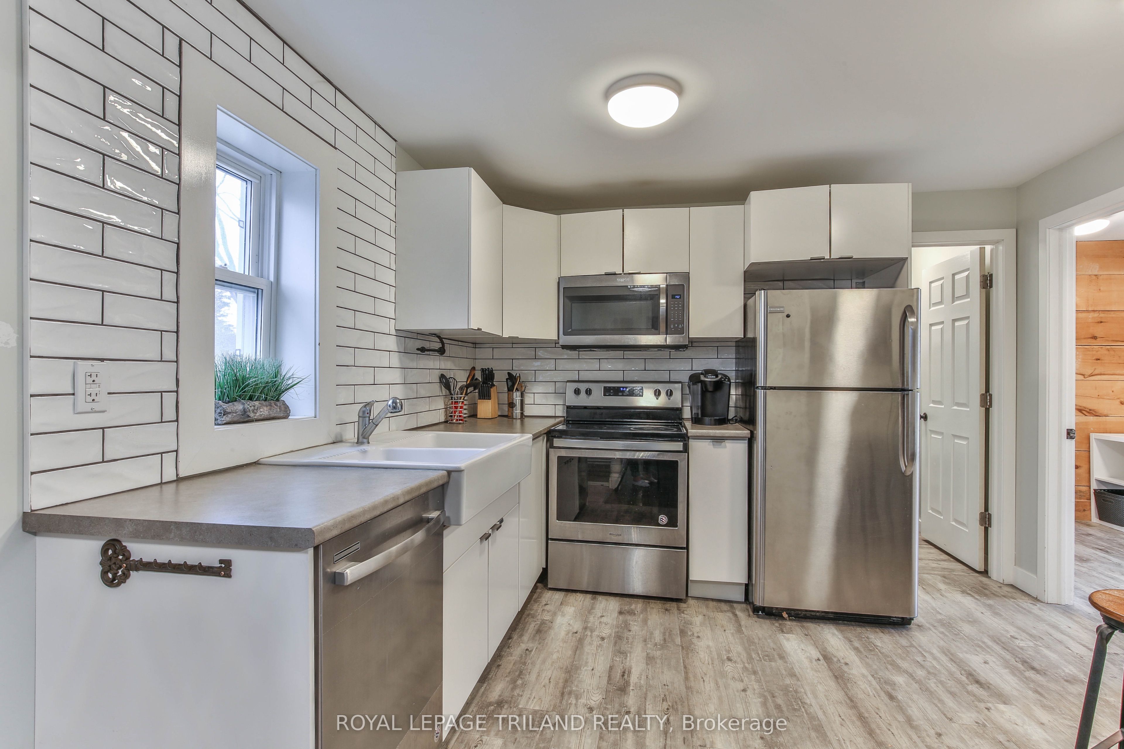 918 William Street #upper Property Photo 5
