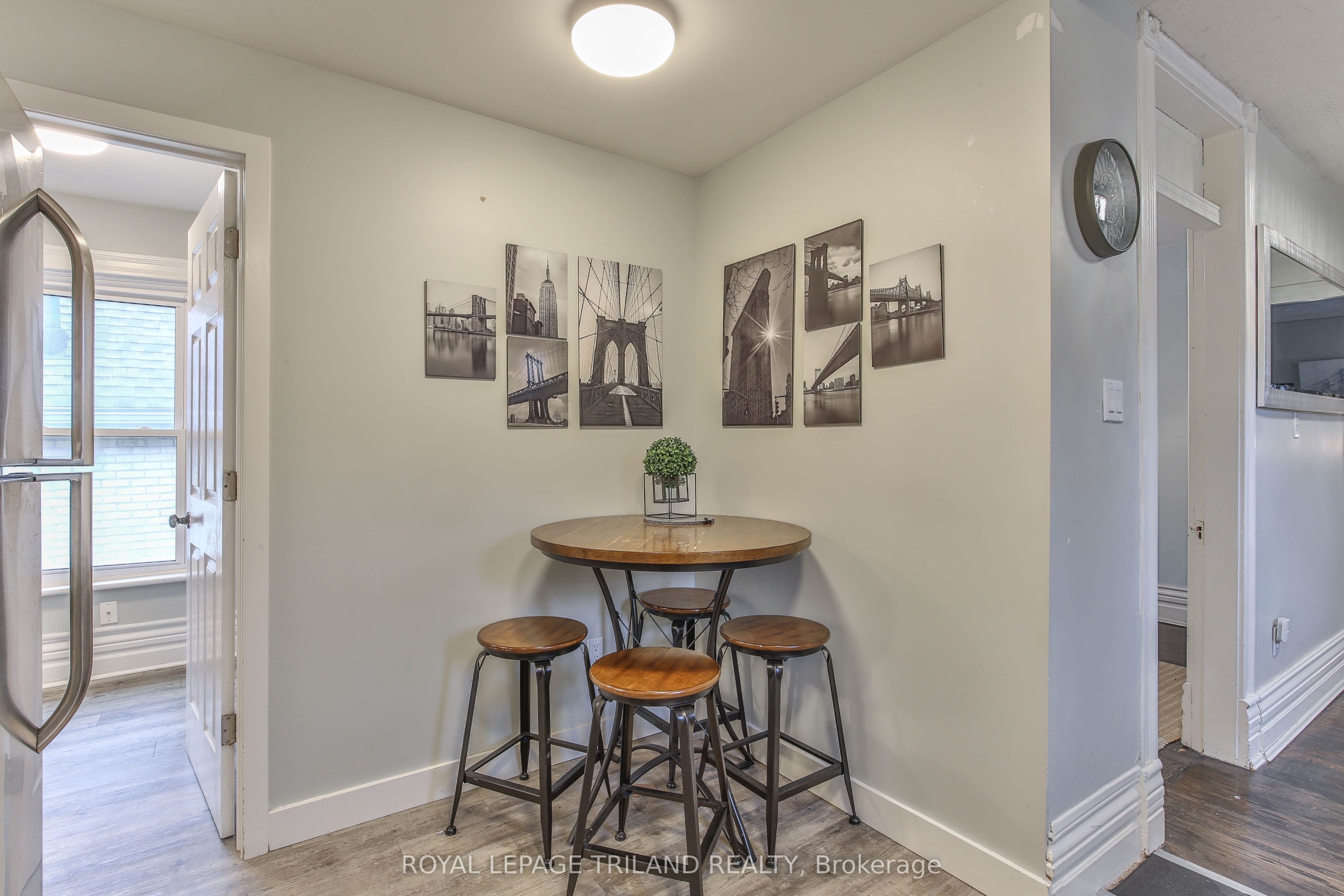 918 William Street #upper Property Photo 8