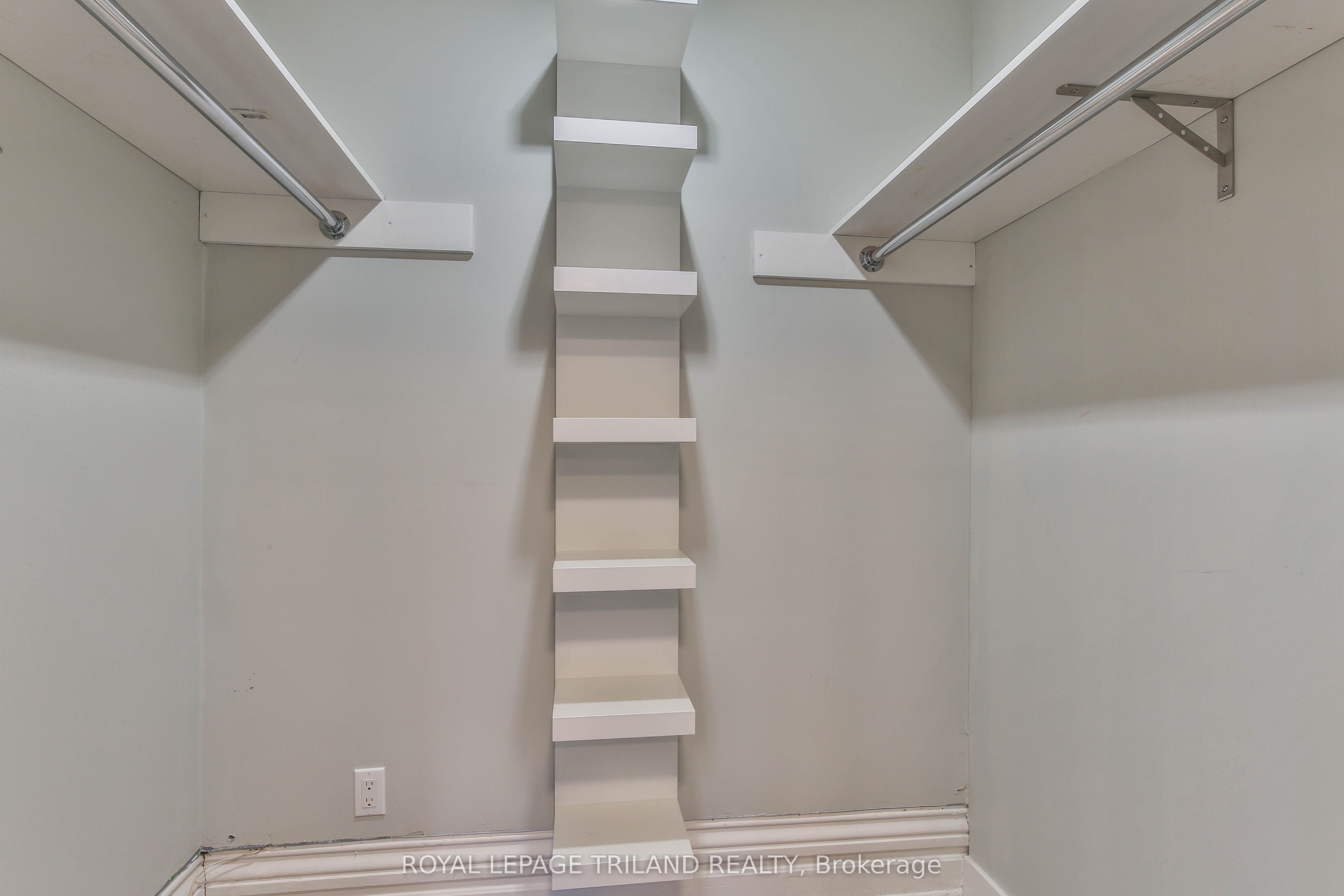 918 William Street #upper Property Photo 16