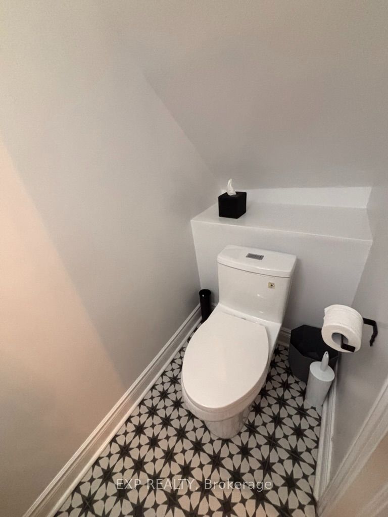 451 Sunnyside Avenue Property Photo 11