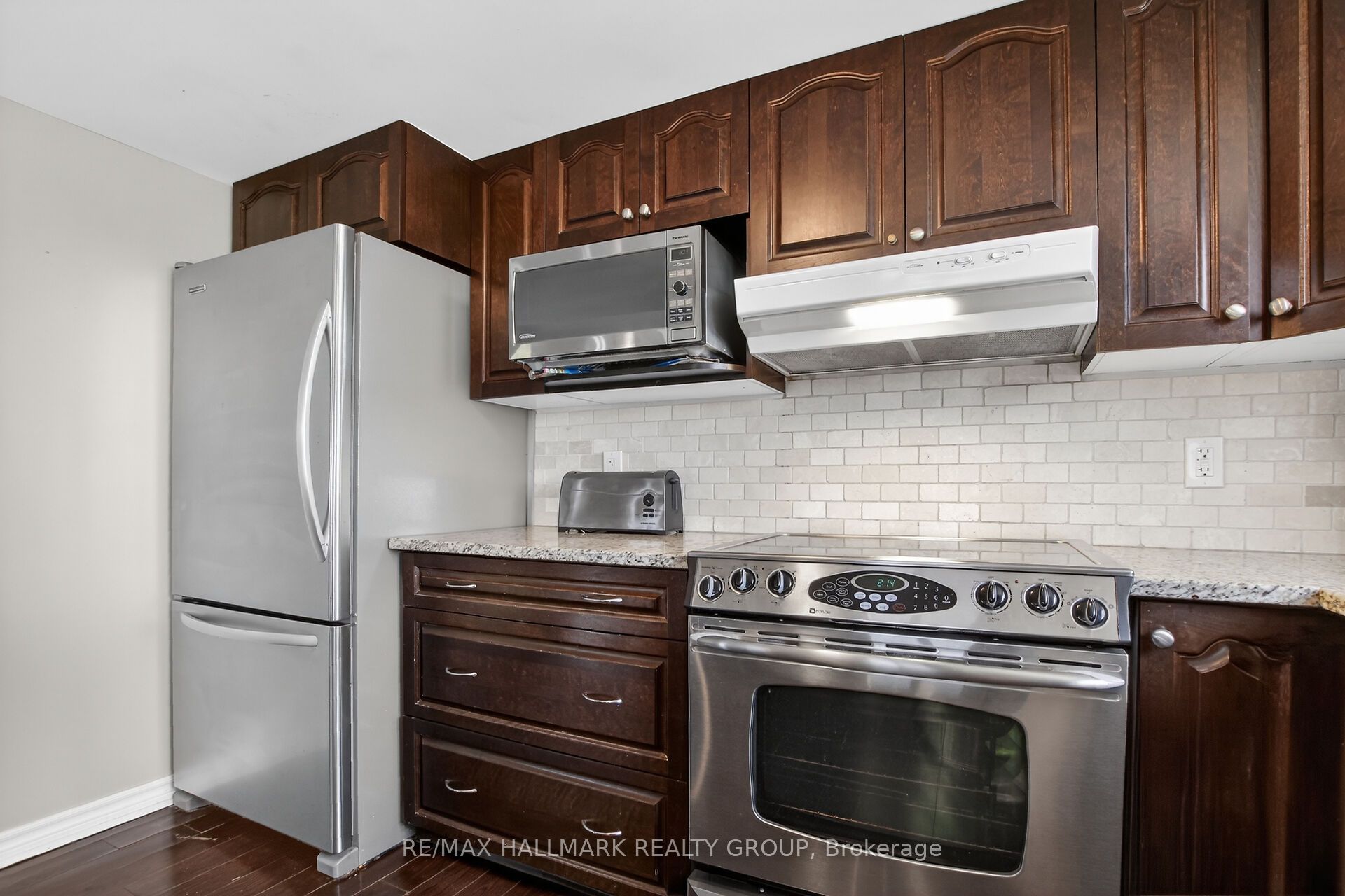 1145 Longfields Drive B Property Photo 9