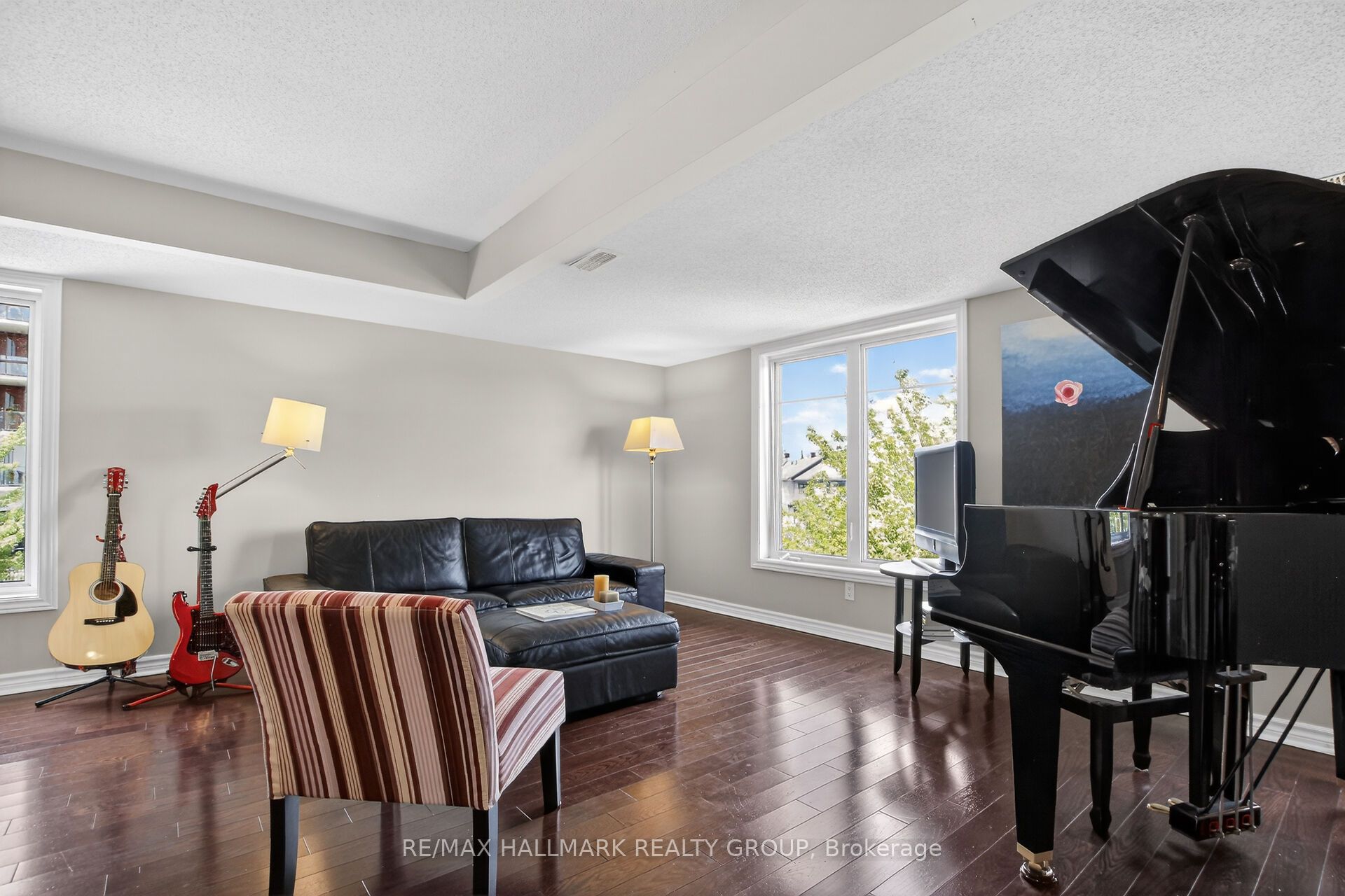 1145 Longfields Drive B Property Photo 16