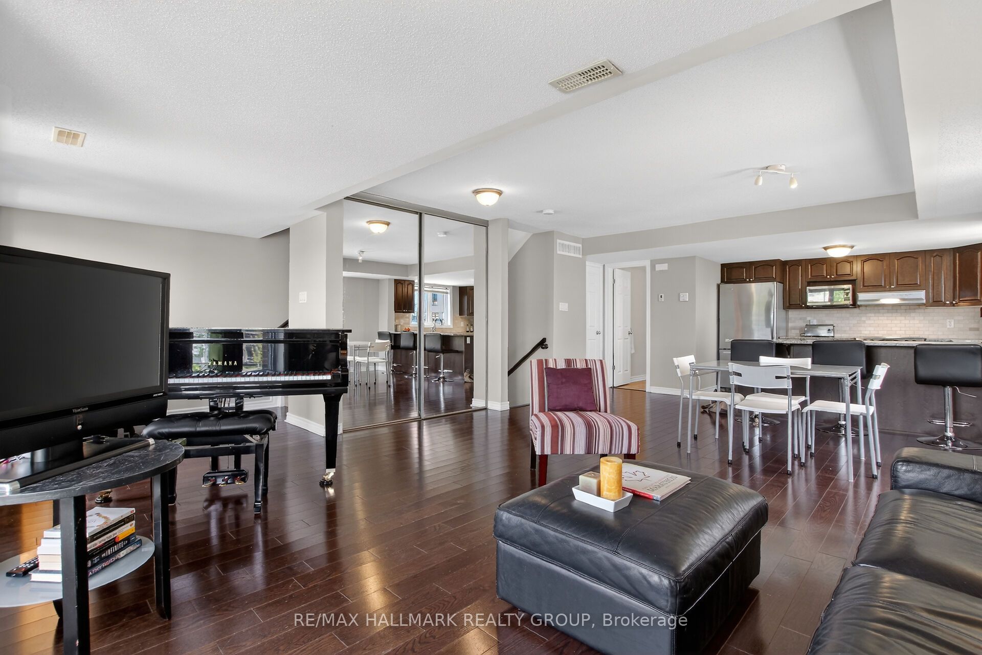1145 Longfields Drive B Property Photo 22