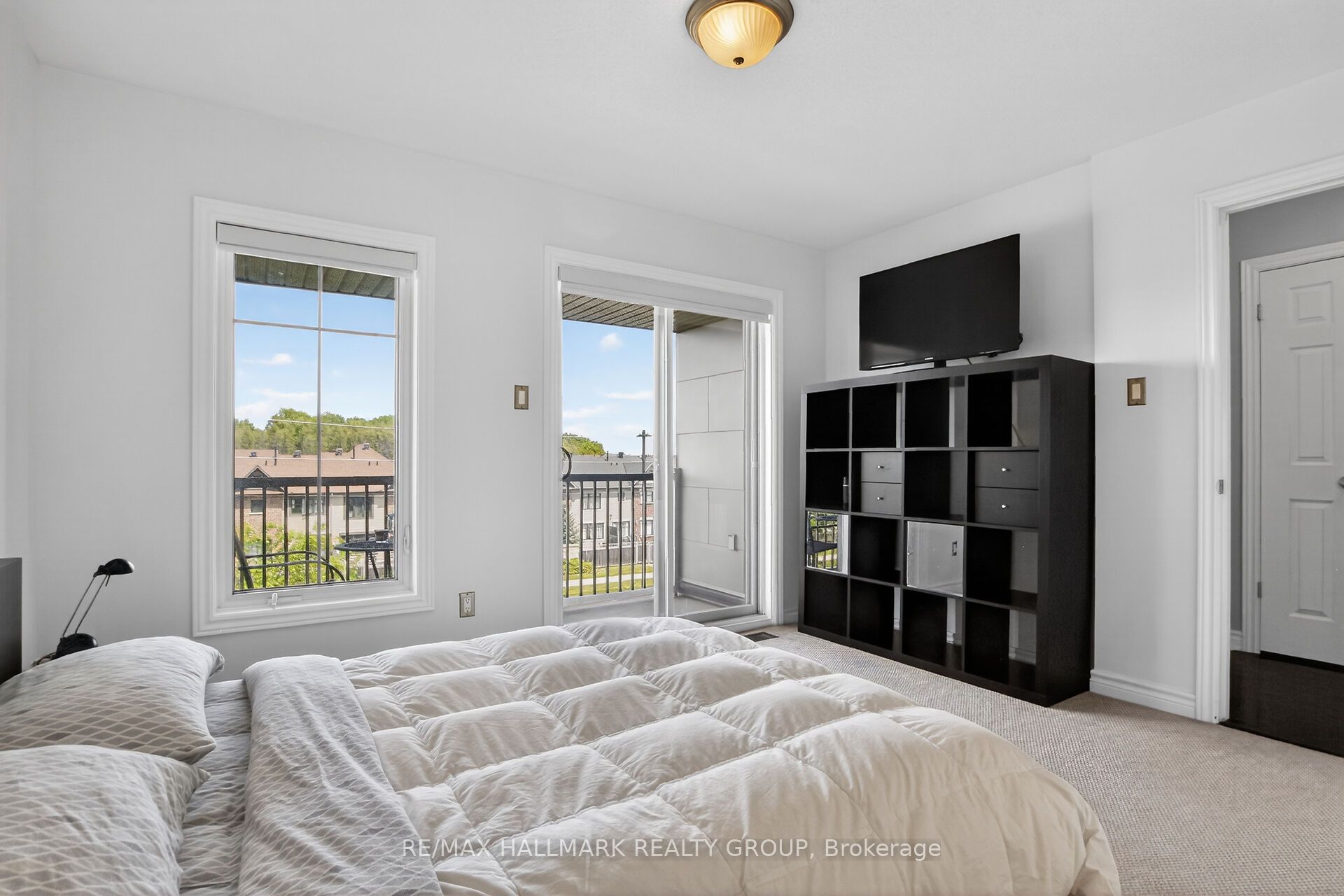 1145 Longfields Drive B Property Photo 23