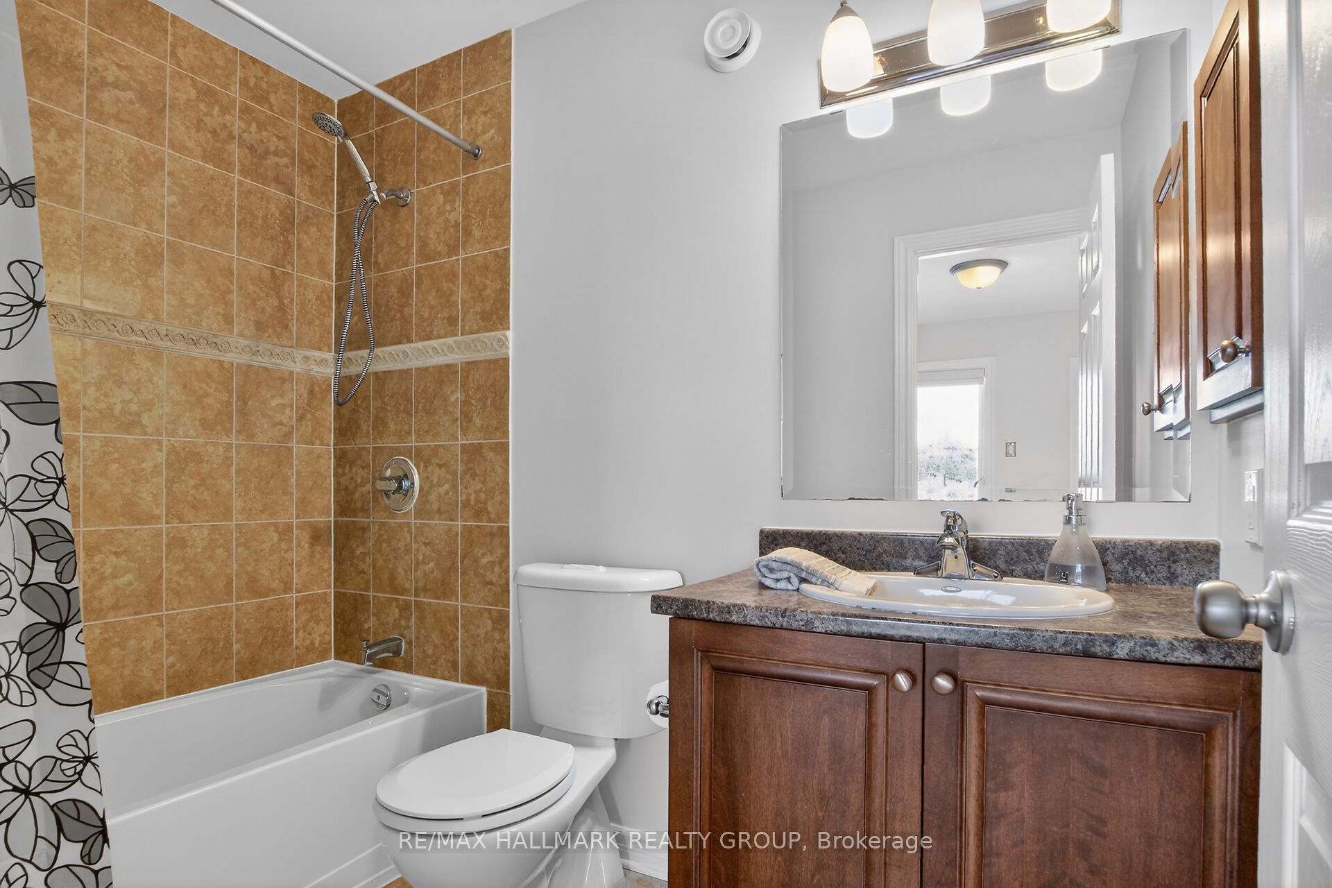 1145 Longfields Drive B Property Photo 27