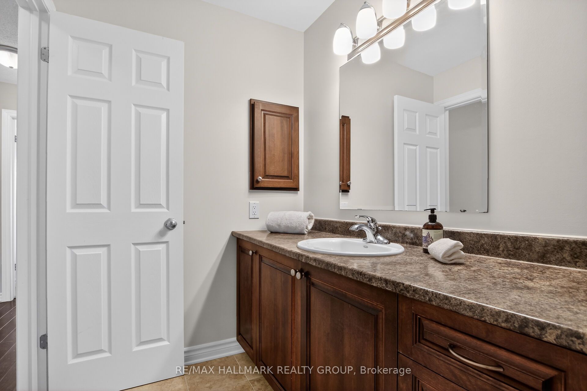 1145 Longfields Drive B Property Photo 36